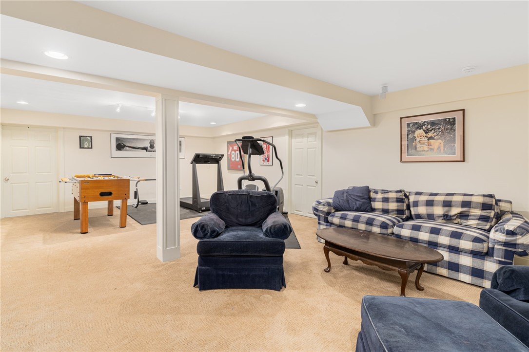East Greenwich, Rhode Island, 02818, United States, 5 Bedrooms Bedrooms, ,7 BathroomsBathrooms,Residential,For Sale,1940425