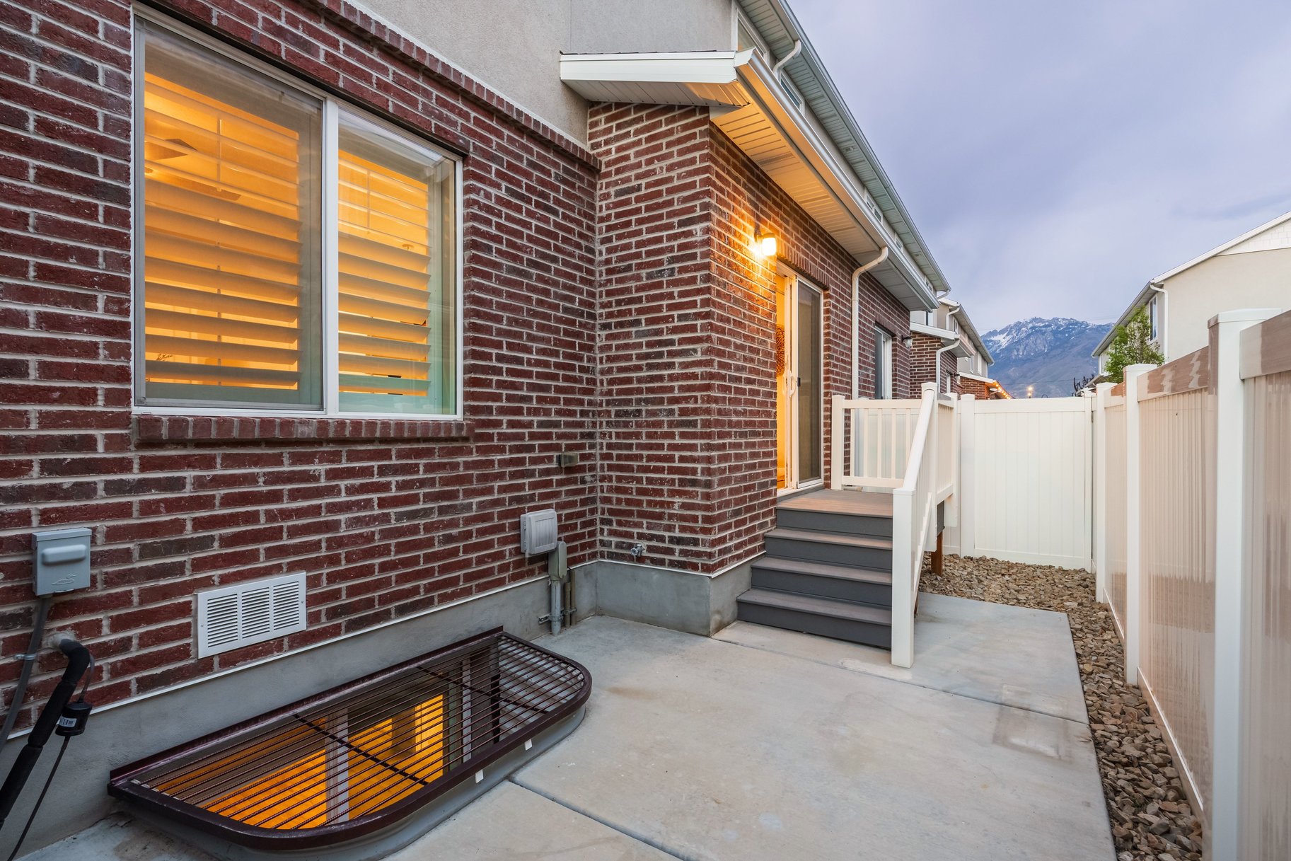  Meticulously Upgraded Townhome in Prime Draper - 物件實景