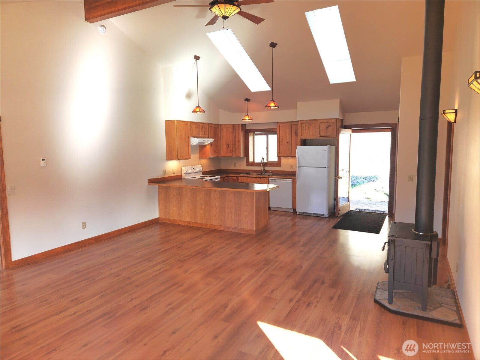 Oroville, Washington, 98844, United States, 2 Bedrooms Bedrooms, ,Residential,For Sale,2001782