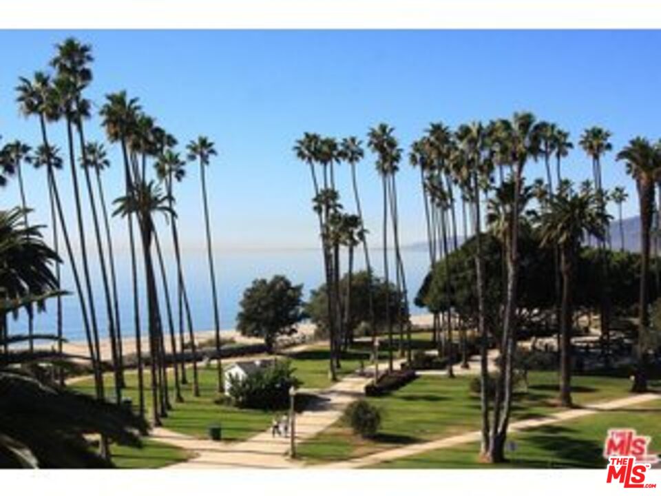 Santa Monica, California, 90402, United States, 2 Bedrooms Bedrooms, ,2 BathroomsBathrooms,Residential,For Sale,1901318