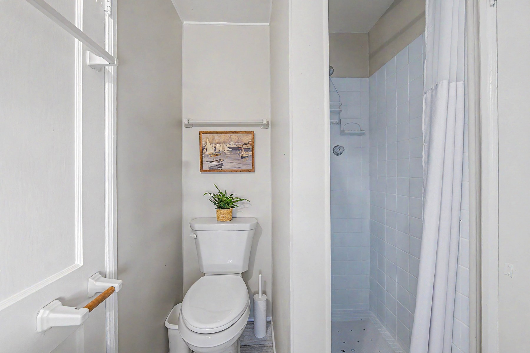  2353 Asbury Avenue - 物件實景