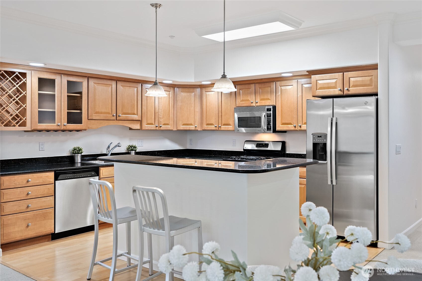 Tacoma, Washington, 98405, United States, 2 Bedrooms Bedrooms, ,2 BathroomsBathrooms,Residential,For Sale,2003445