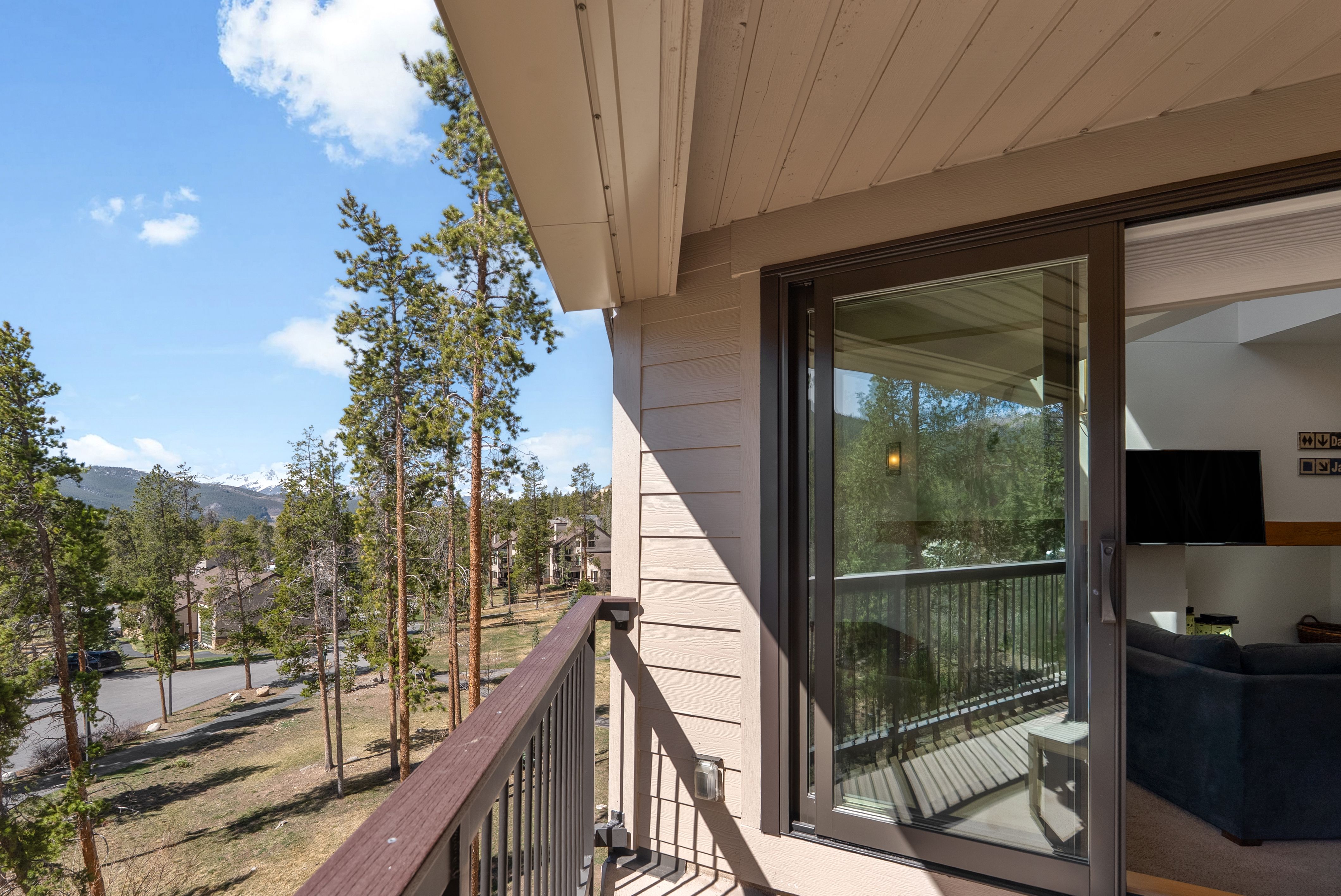  A Spacious and Light-filled Mountain Retreat - 物件實景