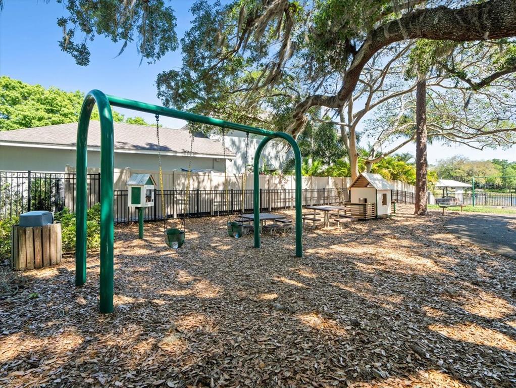 Tampa, Florida, 33618, United States, 4 Bedrooms Bedrooms, ,2 BathroomsBathrooms,Residential,For Sale,1966497