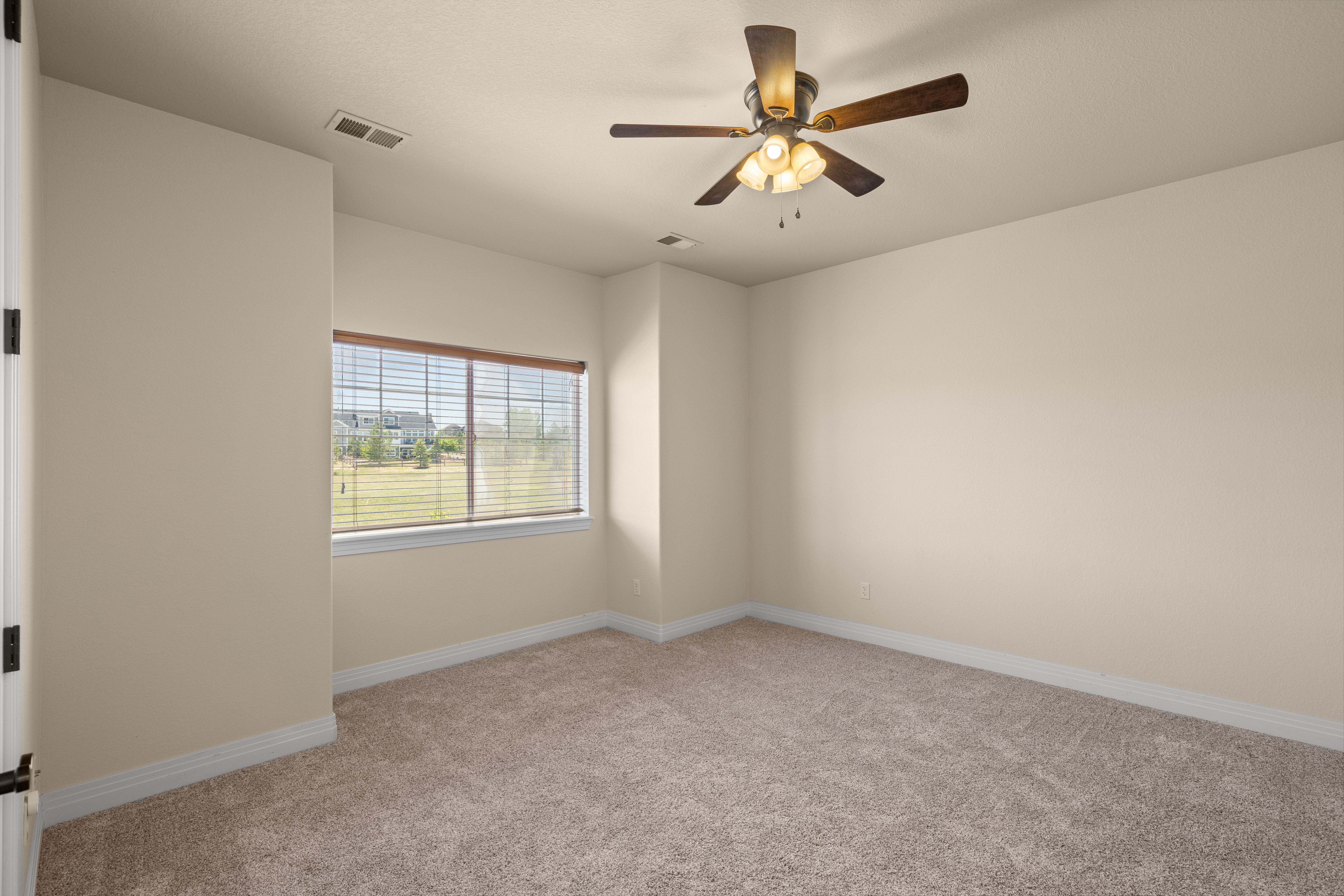  Set on 2.35 acres in Spring Valley Ranch - 物件實景