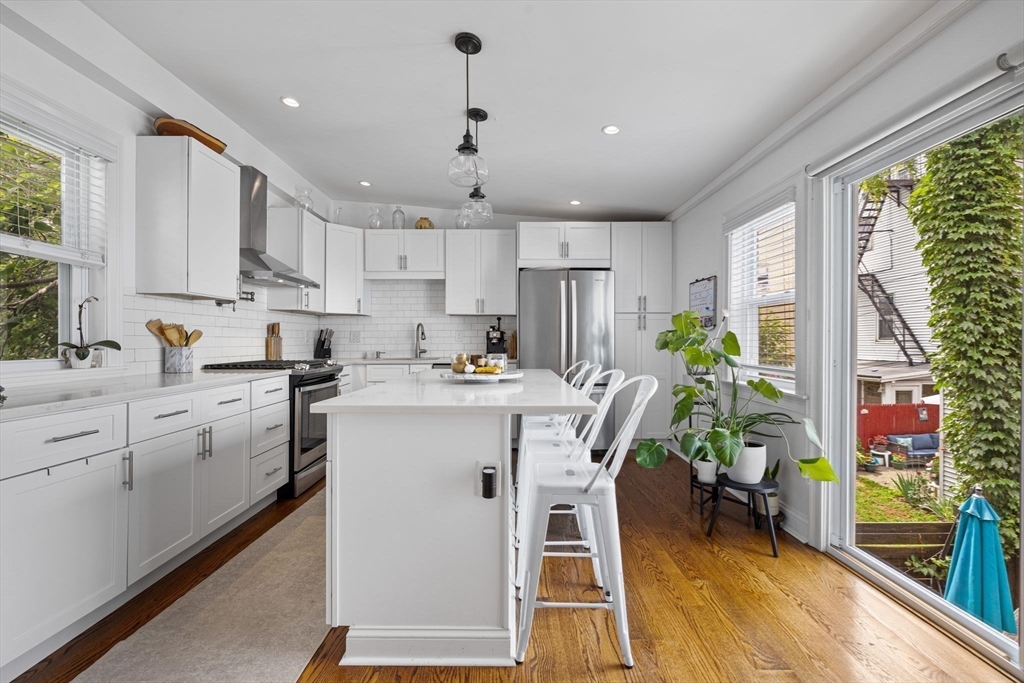 Boston, Massachusetts, 02128, United States, 3 Bedrooms Bedrooms, ,3 BathroomsBathrooms,Residential,For Sale,1974277