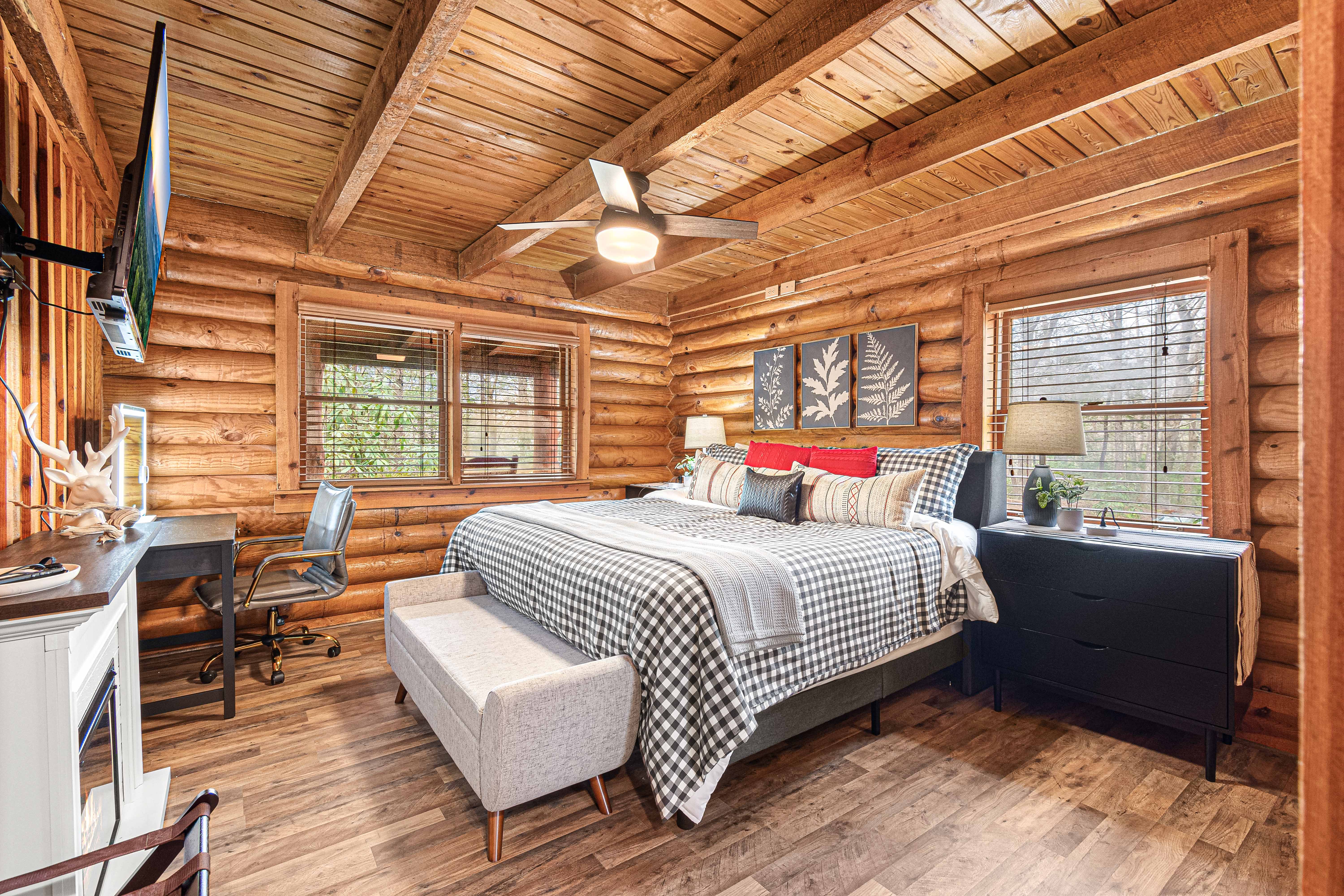 Gatlinburg, Tennessee, 37738, United States, 3 Bedrooms Bedrooms, ,4 BathroomsBathrooms,Residential,For Sale,1977450