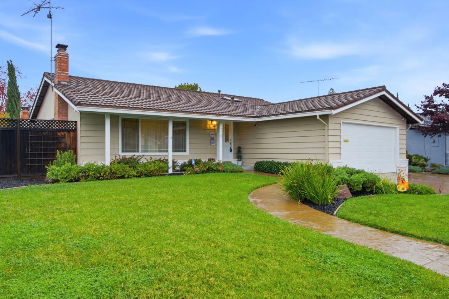 Santa Clara, California, 95051, United States, 4 Bedrooms Bedrooms, ,2 BathroomsBathrooms,Residential,For Sale,1992885