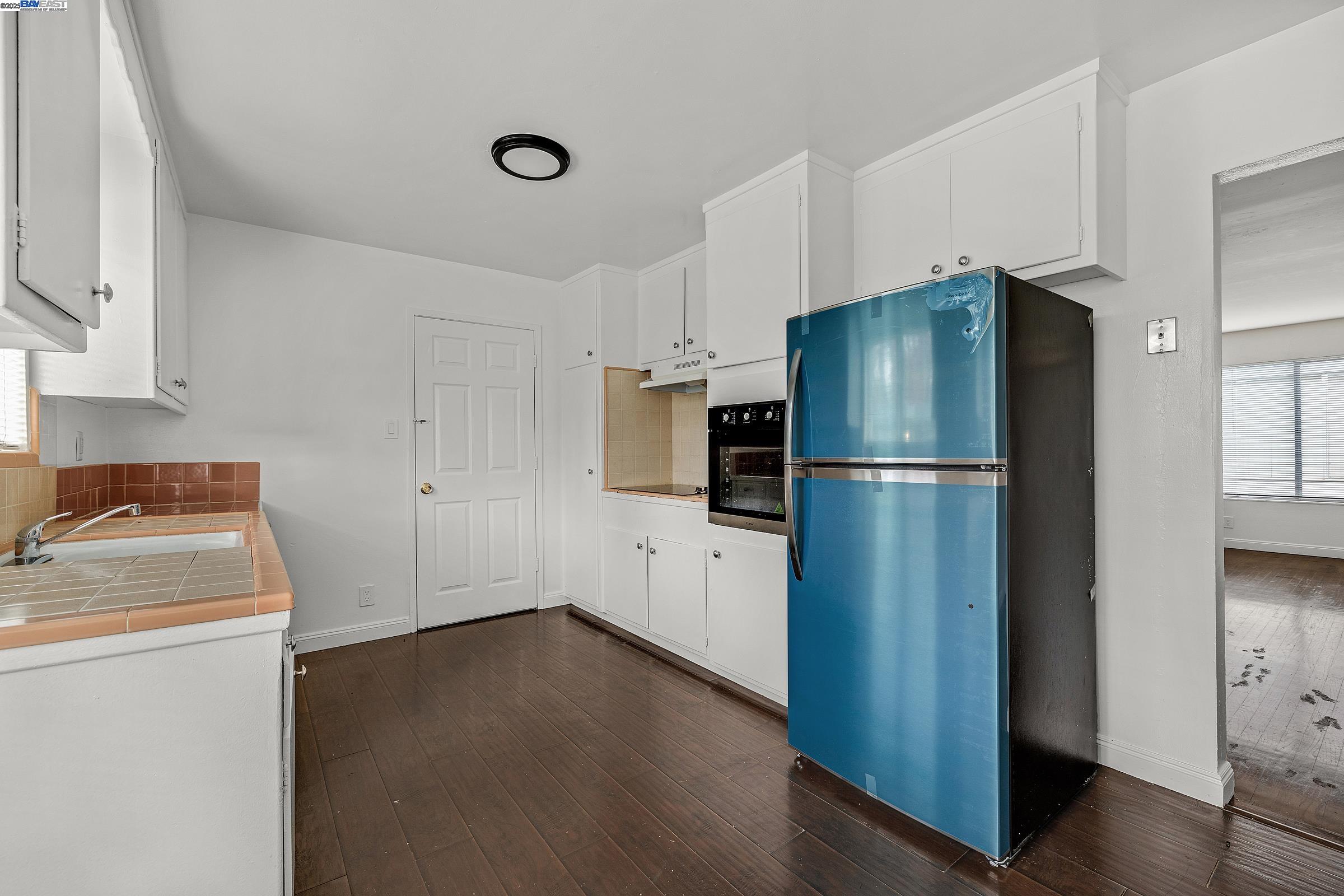 Oakland, California, 94605, United States, ,Residential,For Sale,2003092