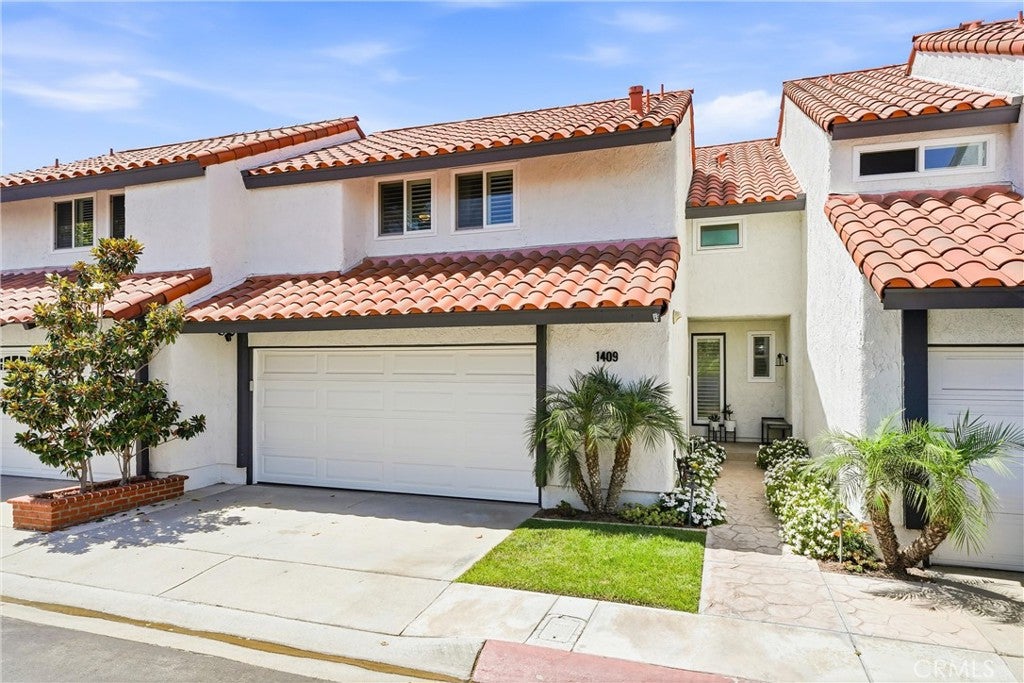 Arch Ln, Huntington Beach, CA 92648