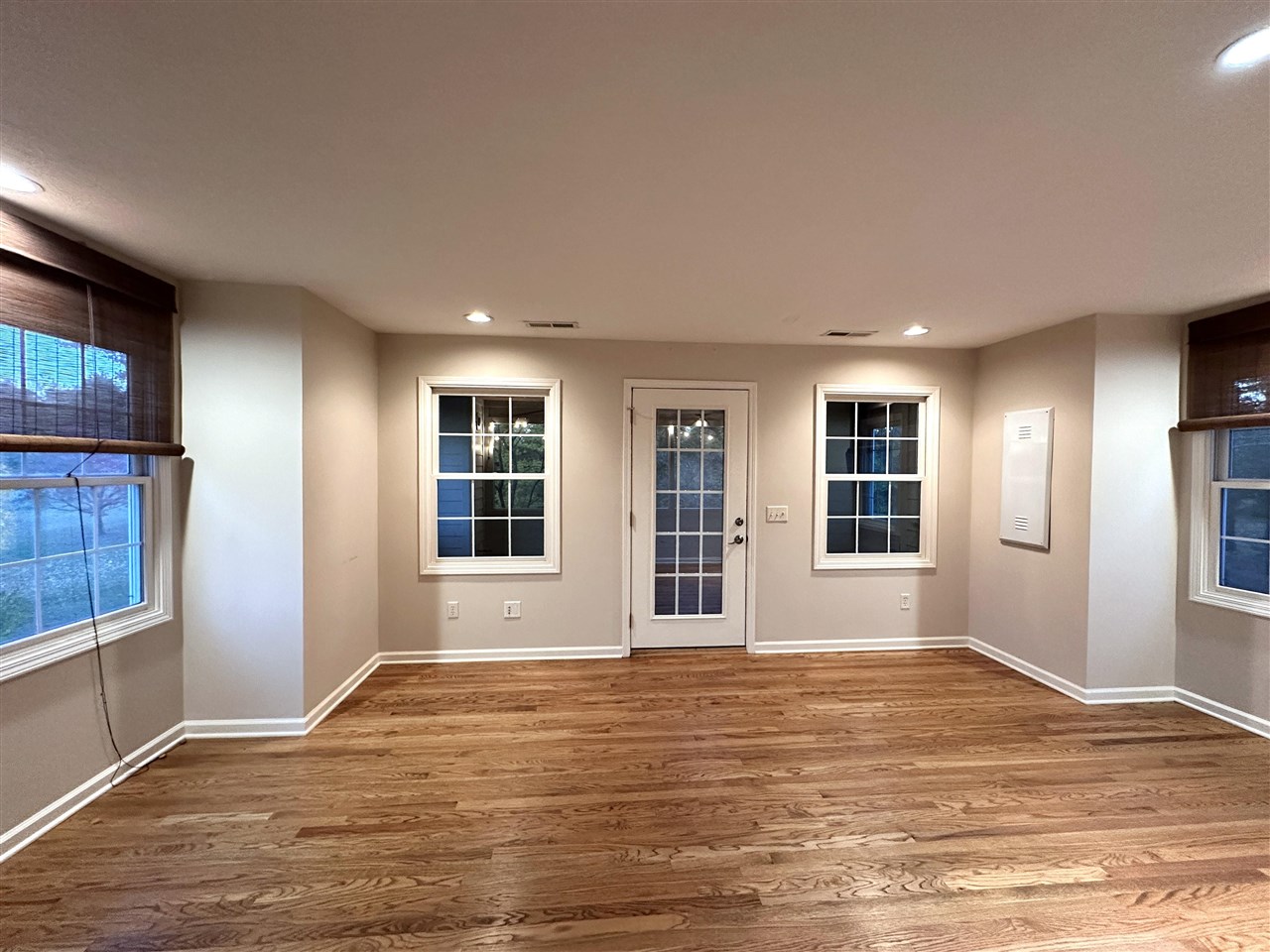 Bowling Green, Kentucky, 42103, United States, 4 Bedrooms Bedrooms, ,5 BathroomsBathrooms,Residential,For Sale,1991633