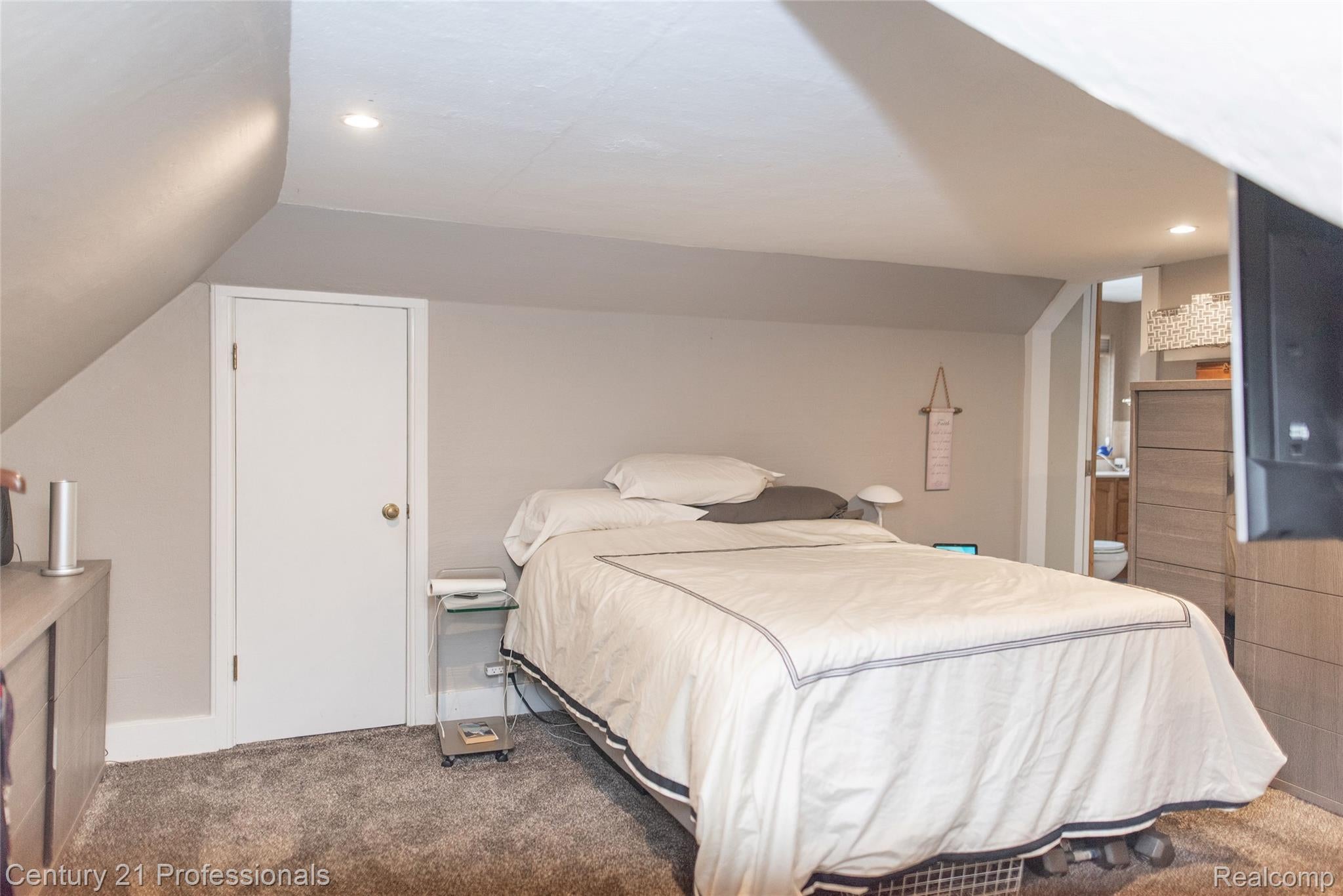 LakeOrion, Michigan, 48362, United States, 2 Bedrooms Bedrooms, ,2 BathroomsBathrooms,Residential,For Sale,2005398