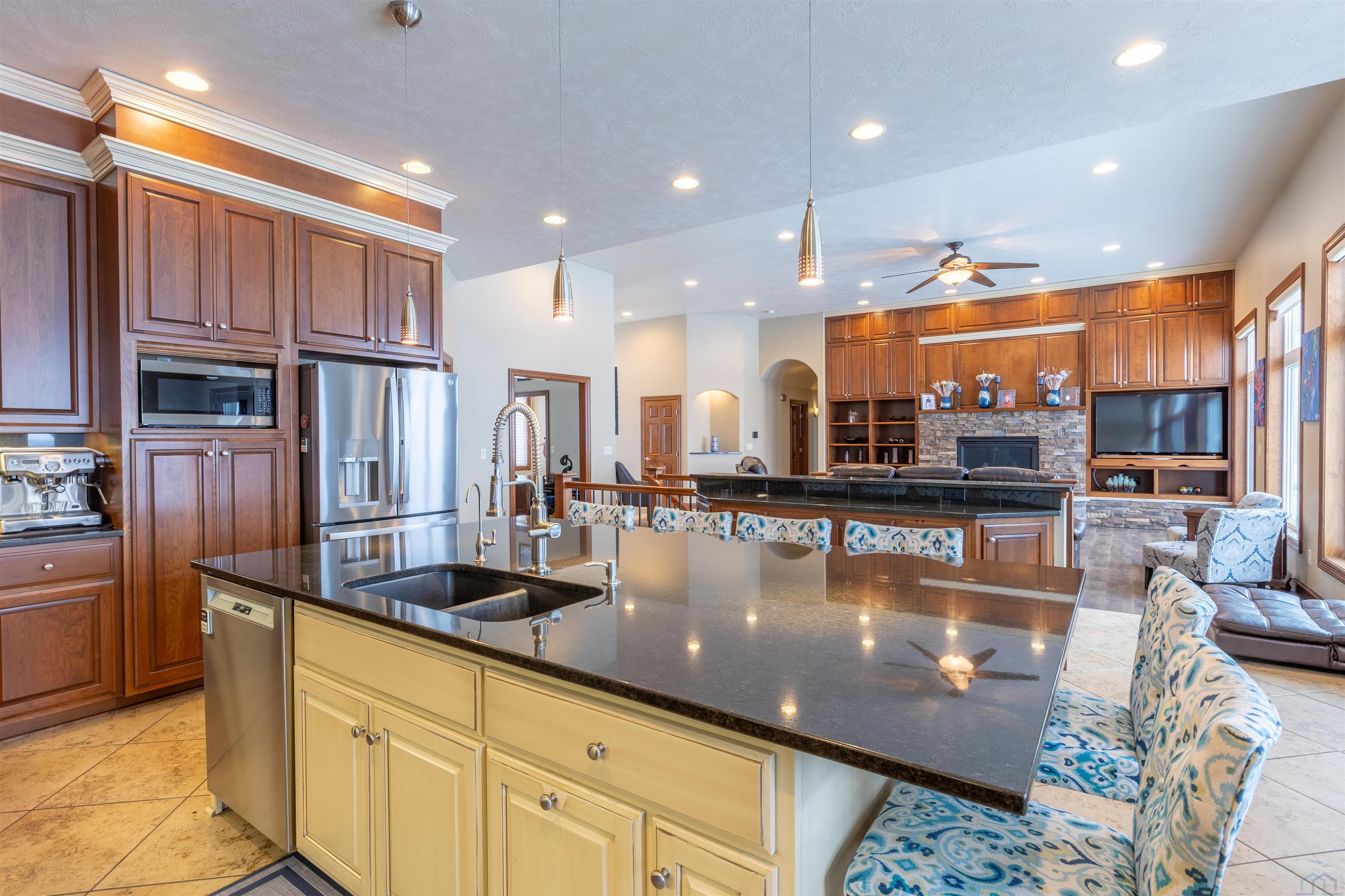 Sioux City, Iowa, 51106, United States, 5 Bedrooms Bedrooms, ,4 BathroomsBathrooms,Residential,For Sale,2002459