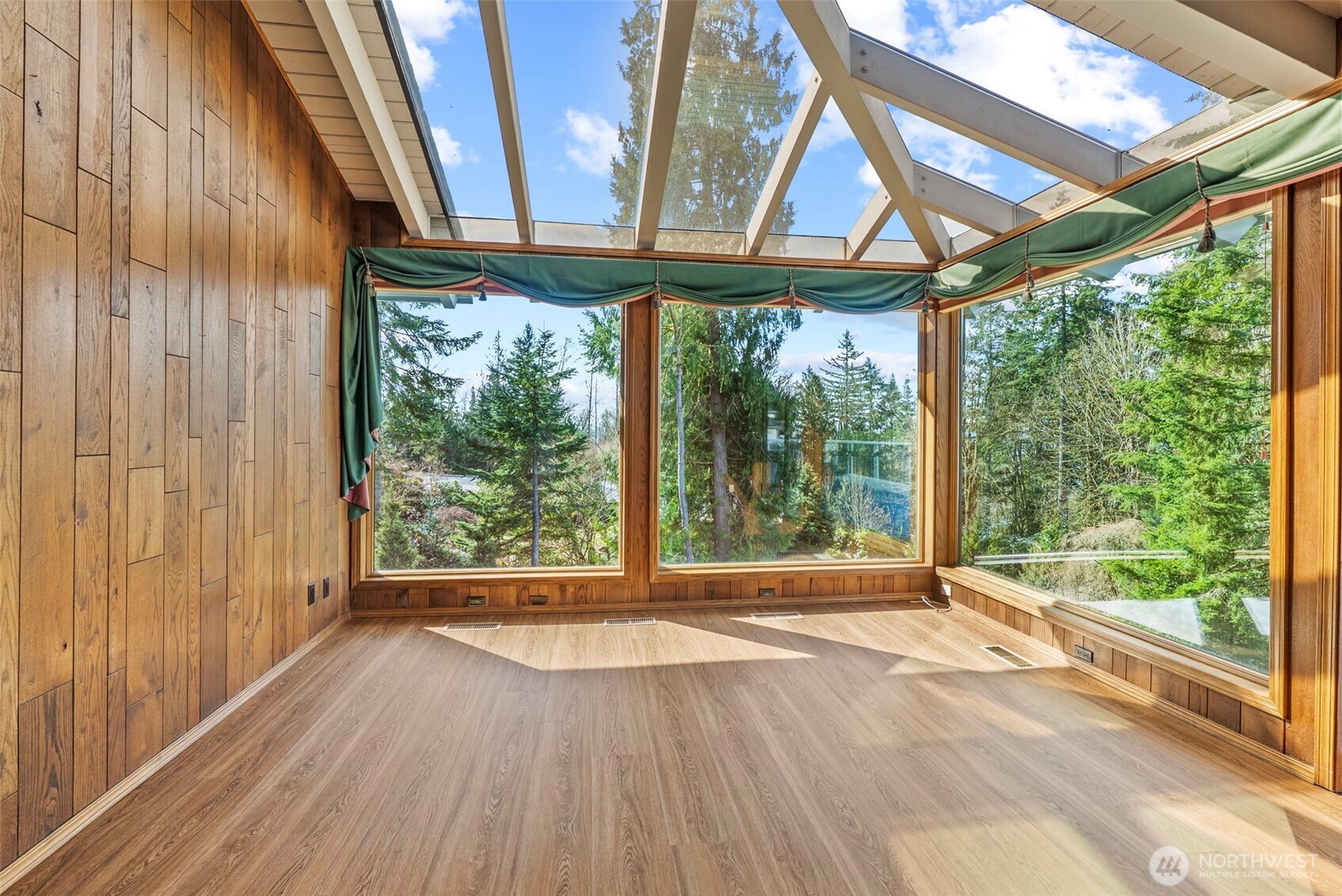 Longview, Washington, 98632, United States, 4 Bedrooms Bedrooms, ,2 BathroomsBathrooms,Residential,For Sale,1908554