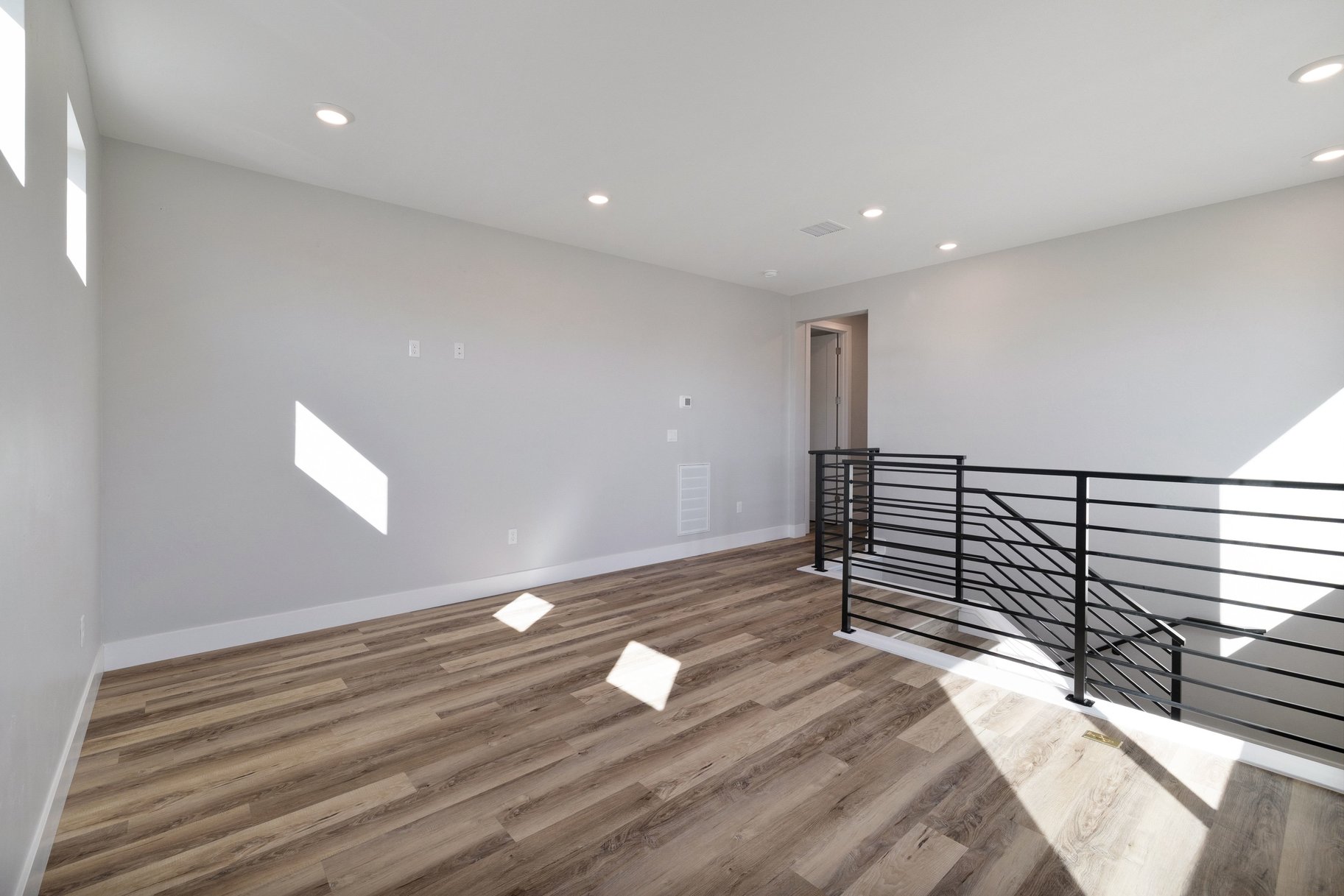  Beyond Builder Standard: Elevated Design, Flexible Living, Mountain Views - 物件實景