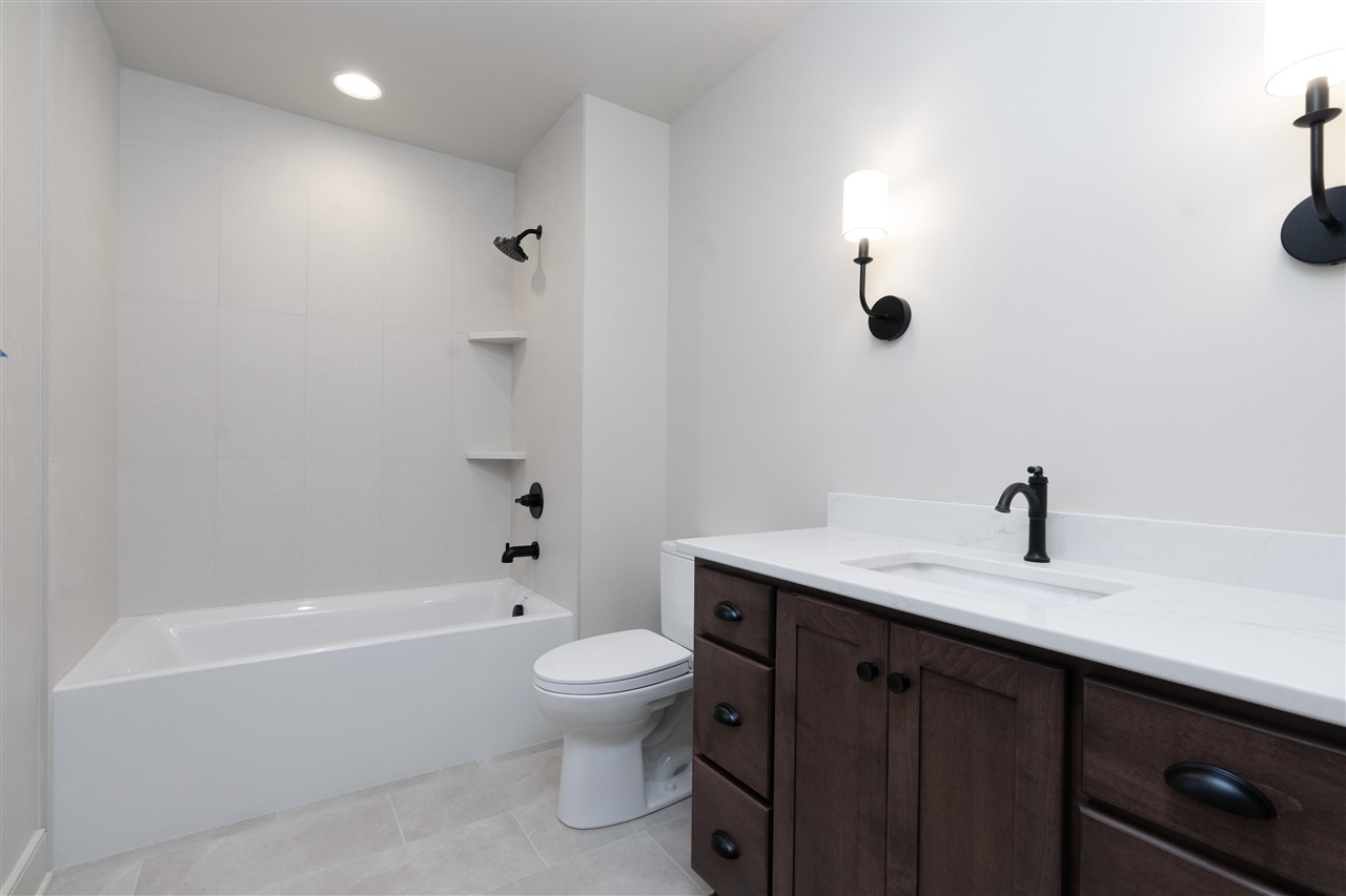 Bowling Green, Kentucky, 42103, United States, 3 Bedrooms Bedrooms, ,4 BathroomsBathrooms,Residential,For Sale,1941670