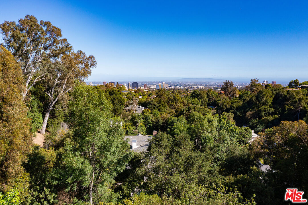 Los Angeles, California, 90049, United States, 2 Bedrooms Bedrooms, ,3 BathroomsBathrooms,Residential,For Sale,1819125