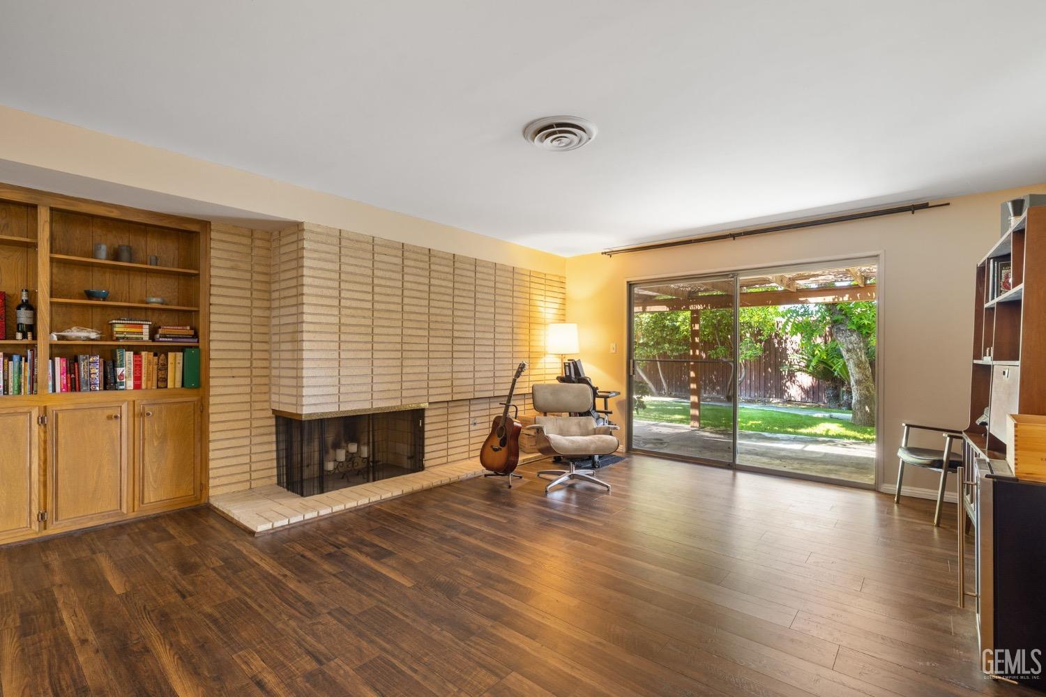 Bakersfield, California, 93301, United States, 3 Bedrooms Bedrooms, ,3 BathroomsBathrooms,Residential,For Sale,1998279