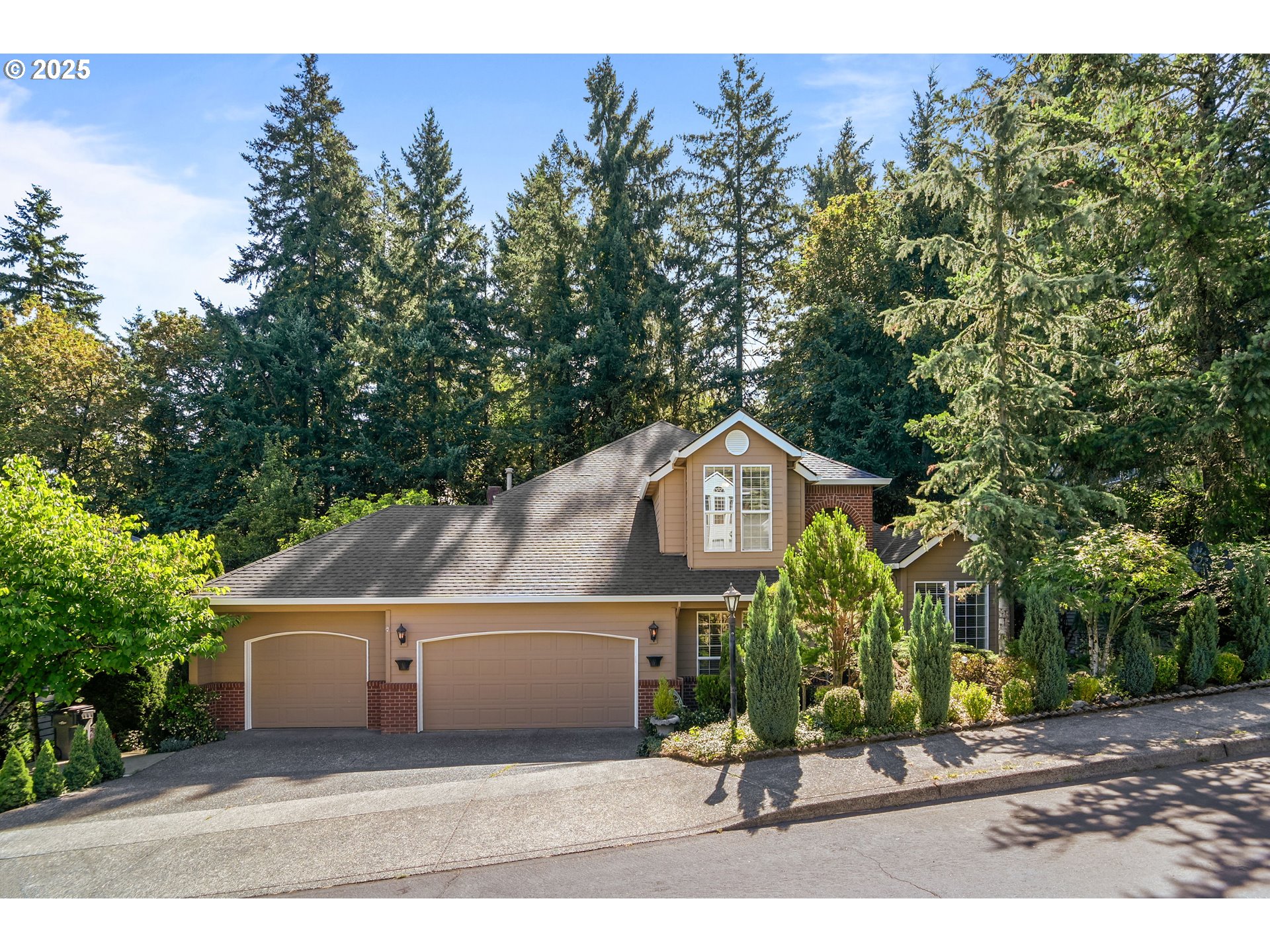 Portland, Oregon, 97223, United States, 4 Bedrooms Bedrooms, ,2 BathroomsBathrooms,Residential,For Sale,1892030