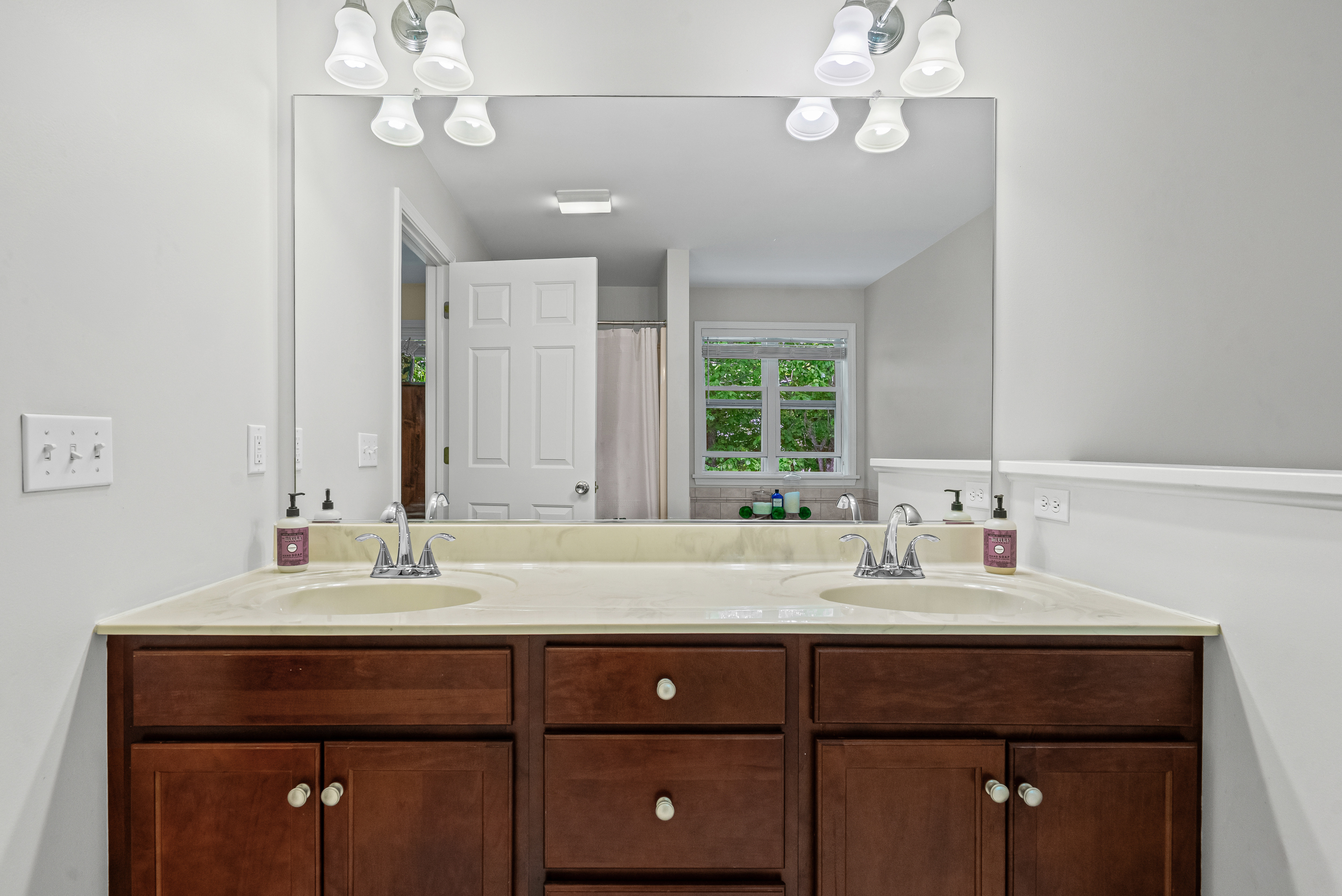  20 Berkshire Drive, Ballston Spa, NY 12020 - 物件實景