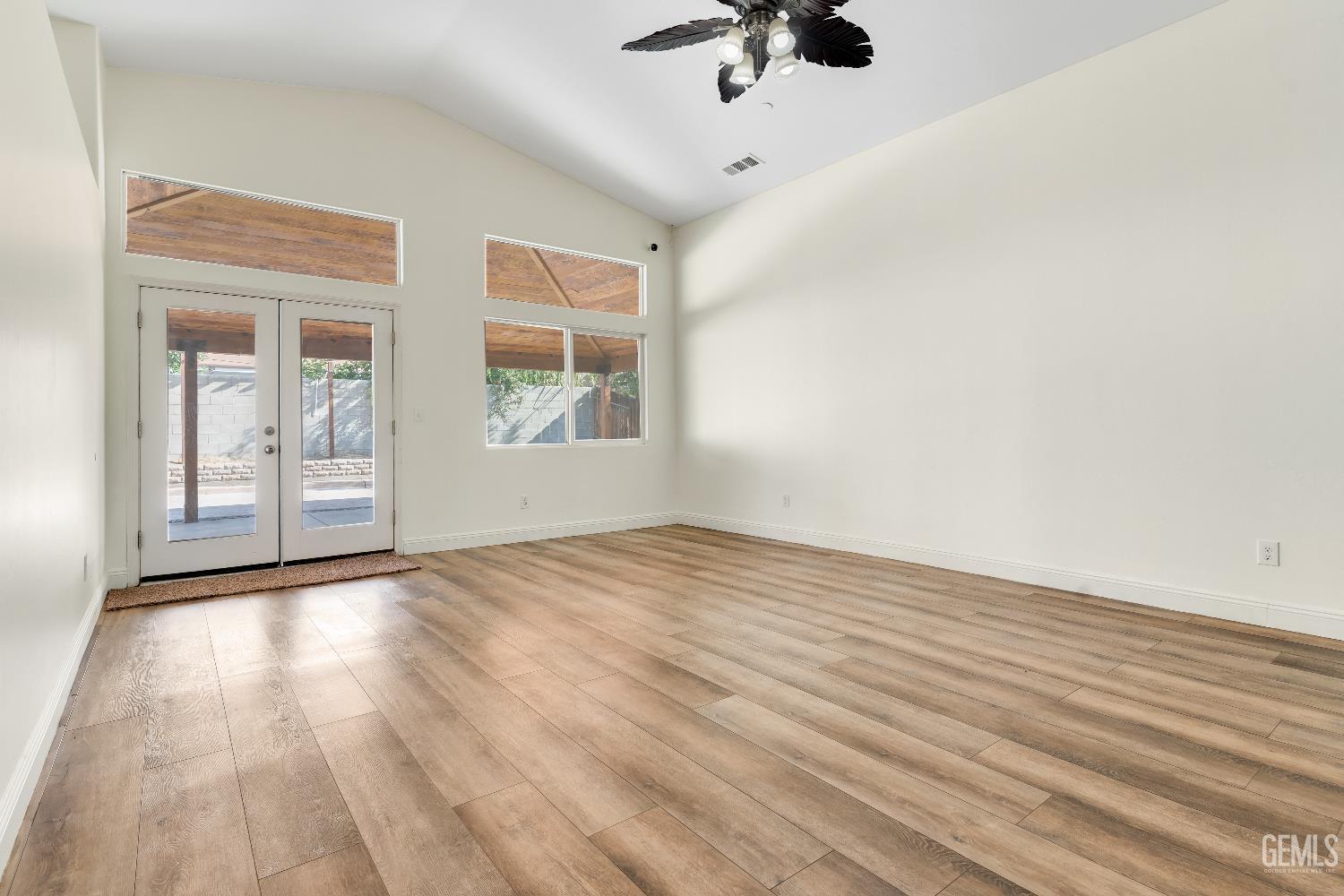 Bakersfield, California, 93311, United States, 5 Bedrooms Bedrooms, ,2 BathroomsBathrooms,Residential,For Sale,1949129