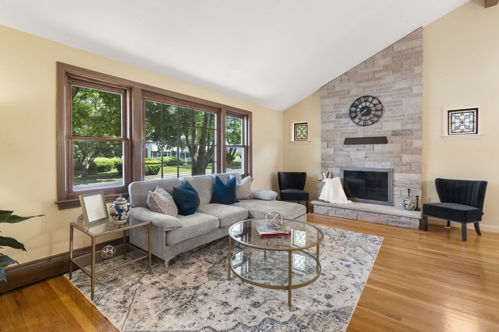 Norwood, Massachusetts, 02062, United States, 3 Bedrooms Bedrooms, ,2 BathroomsBathrooms,Residential,For Sale,1913621