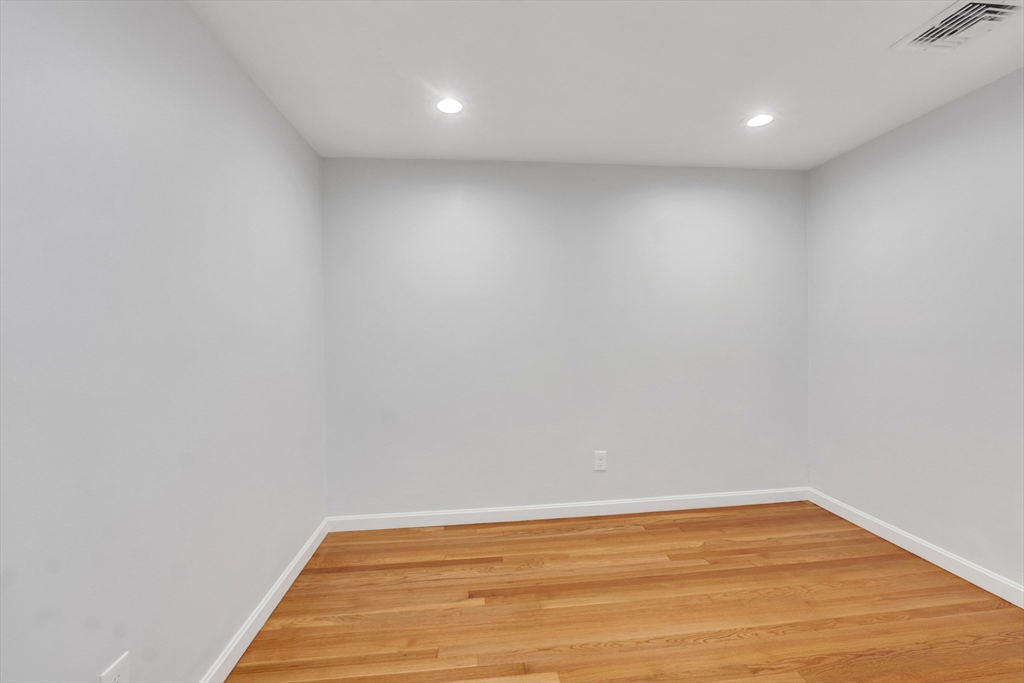 North Attleboro, Massachusetts, 02760, United States, 3 Bedrooms Bedrooms, ,Residential,For Sale,1872136