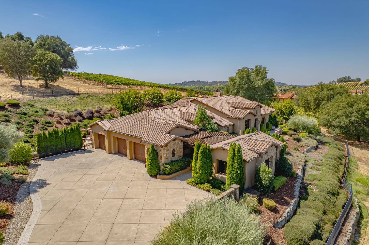 Loomis, California, 95650, United States, 4 Bedrooms Bedrooms, ,5 BathroomsBathrooms,Residential,For Sale,1939429