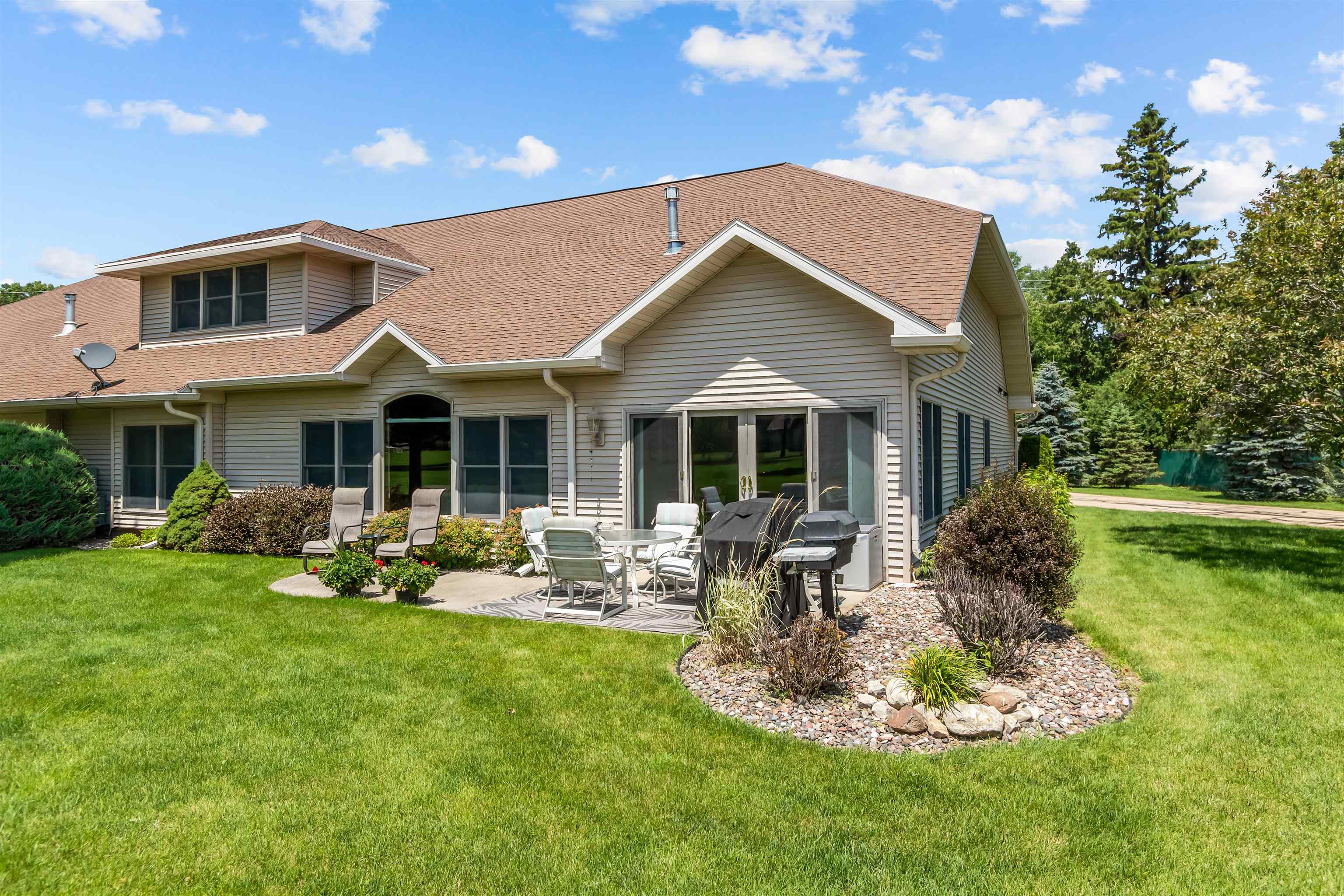 Menasha, Wisconsin, 54952, United States, 3 Bedrooms Bedrooms, ,3 BathroomsBathrooms,Residential,For Sale,1981265