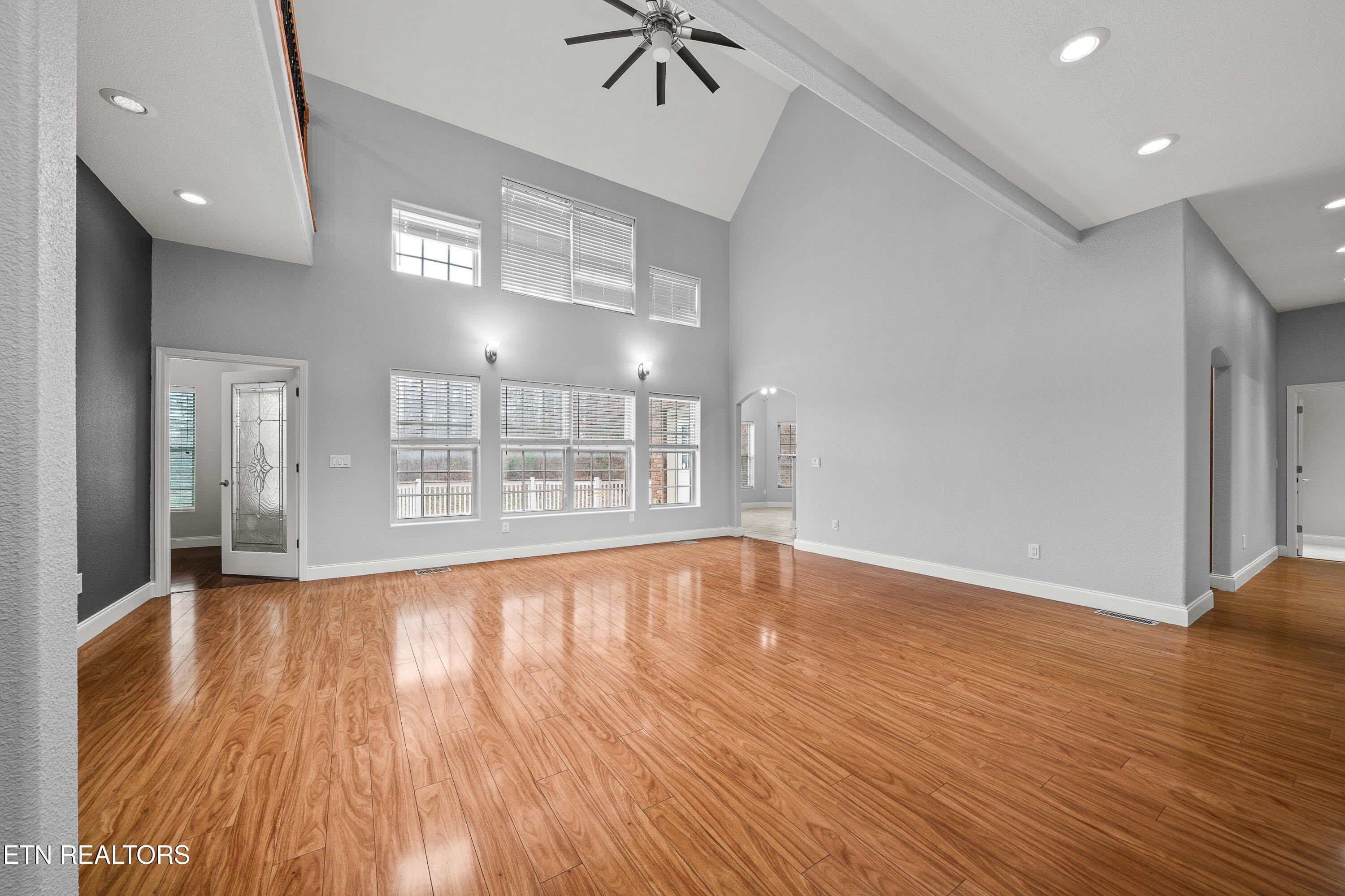39 N Riverview Ln., Crossville, Tennessee, 38555, United States, 5 Bedrooms Bedrooms, ,5 BathroomsBathrooms,Residential,For Sale,39 N Riverview Ln.,1654091