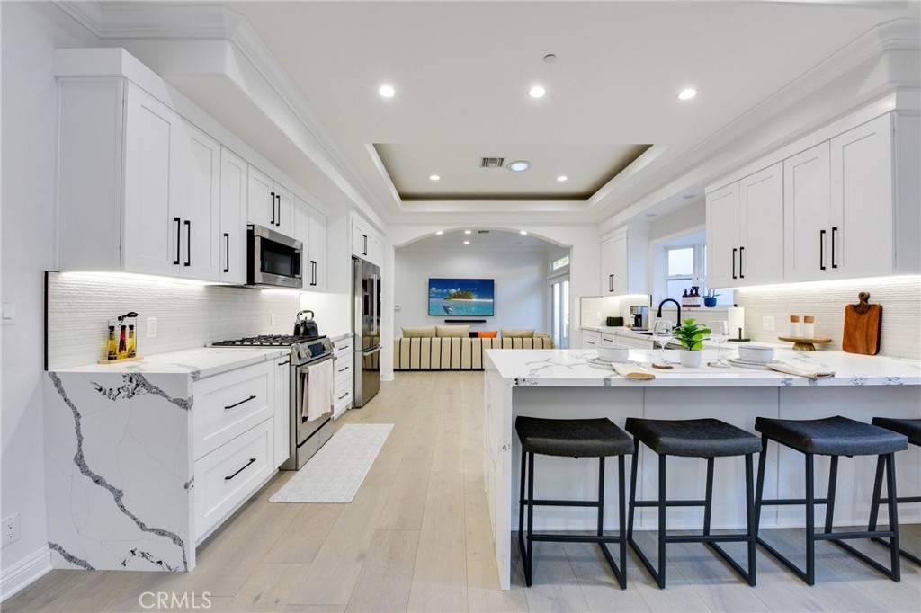 Woodland Hills, California, 91364, United States, 4 Bedrooms Bedrooms, ,3 BathroomsBathrooms,Residential,For Sale,1982021