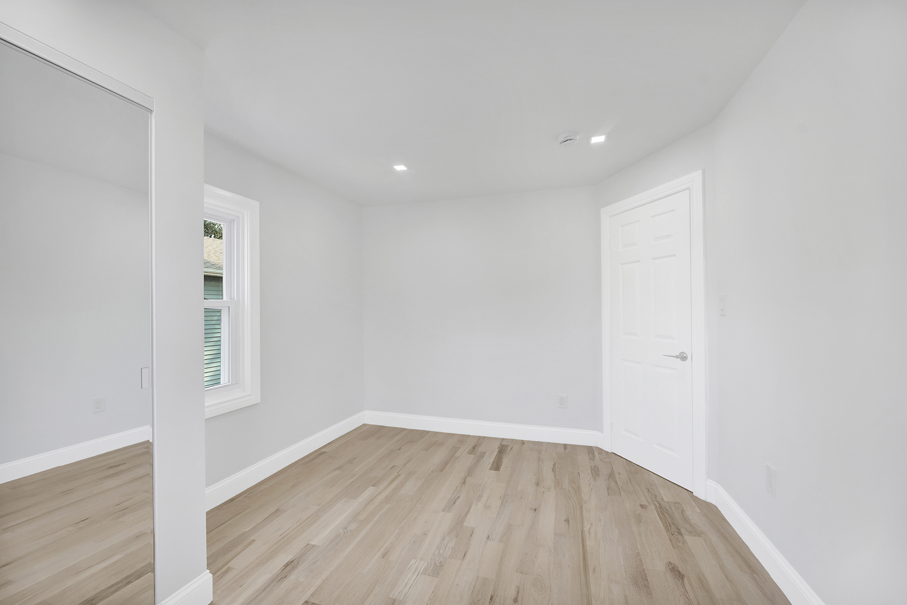 Oceanside, New York, 11572, United States, 5 Bedrooms Bedrooms, ,3 BathroomsBathrooms,Residential,For Sale,1914667
