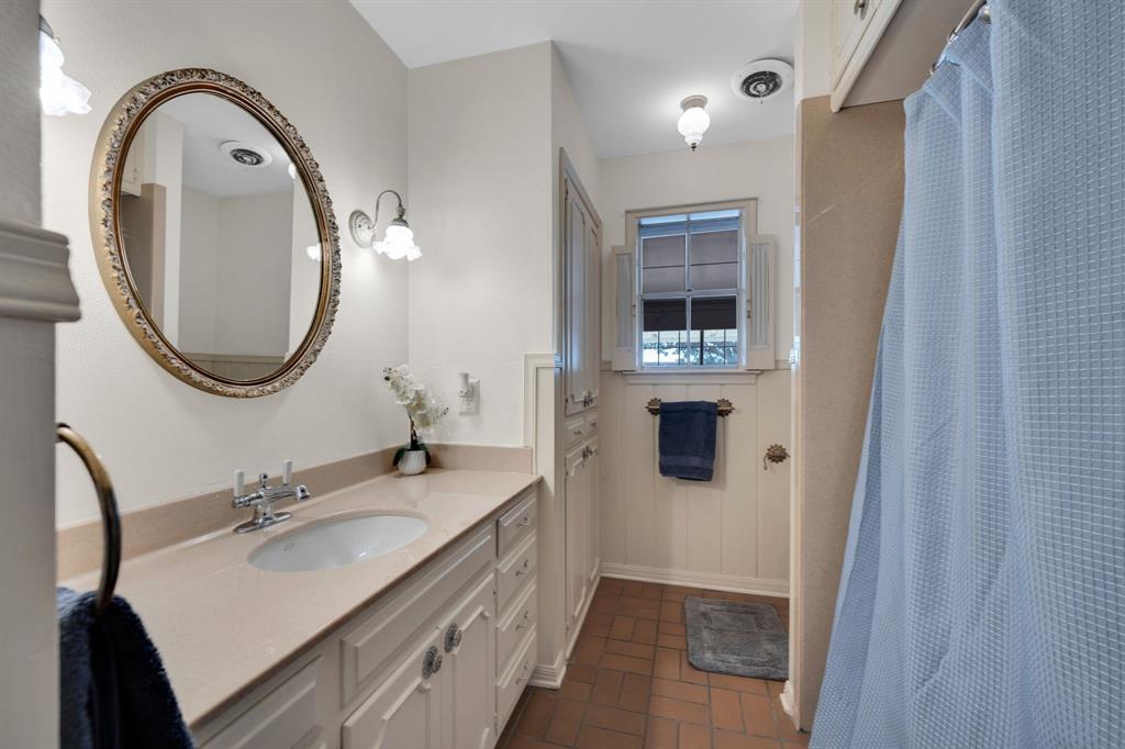 Burleson, Texas, 76028, United States, 4 Bedrooms Bedrooms, ,3 BathroomsBathrooms,Residential,For Sale,1981245