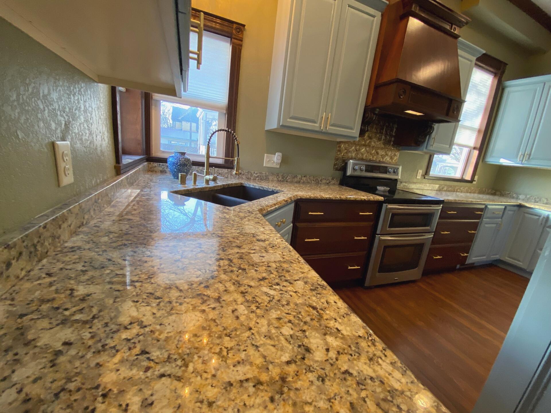 La Crosse, Wisconsin, 54601, United States, 6 Bedrooms Bedrooms, ,5 BathroomsBathrooms,Residential,For Sale,2018389