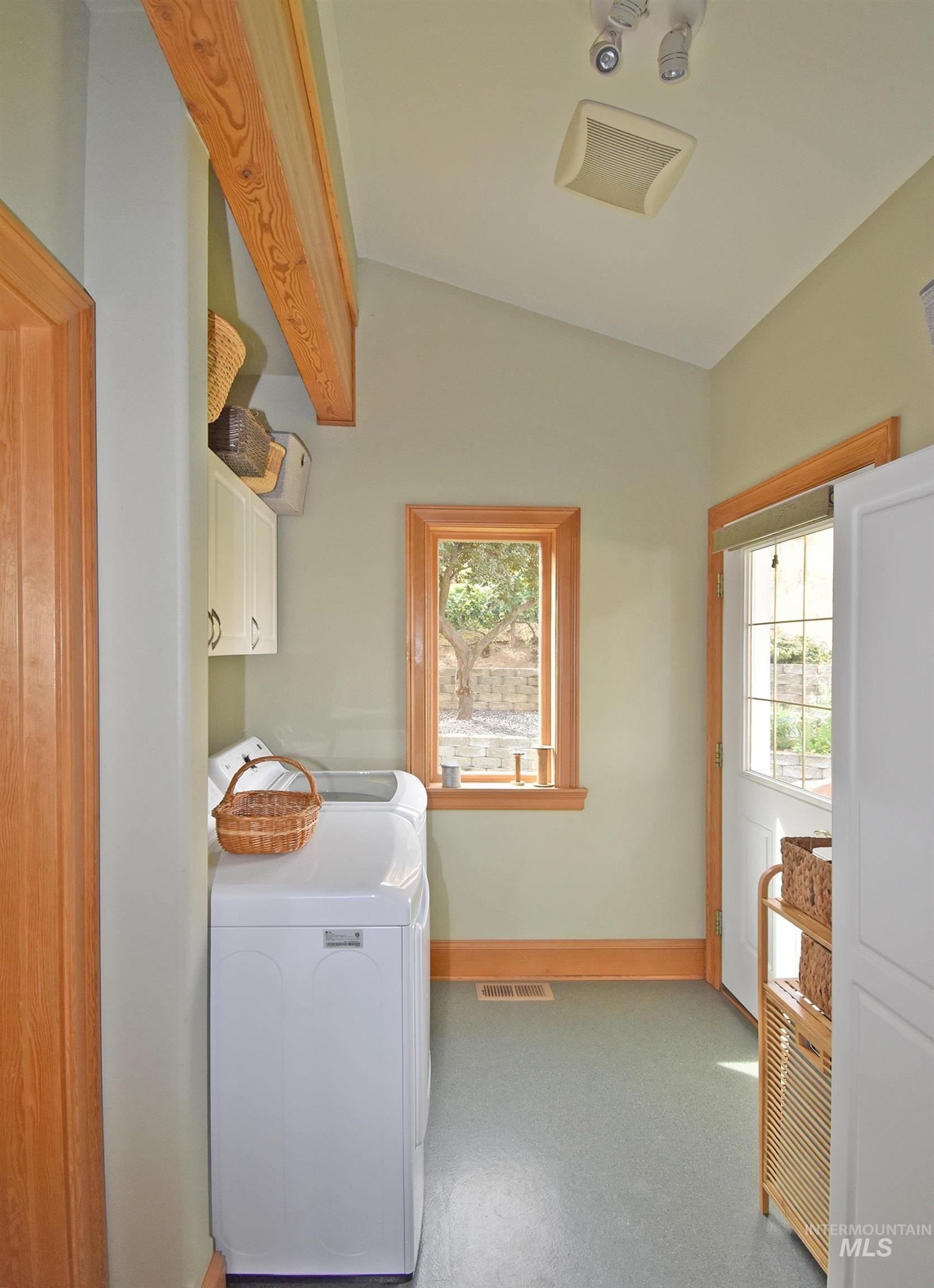 Asotin, Washington, 99402, United States, 3 Bedrooms Bedrooms, ,3 BathroomsBathrooms,Residential,For Sale,1942718