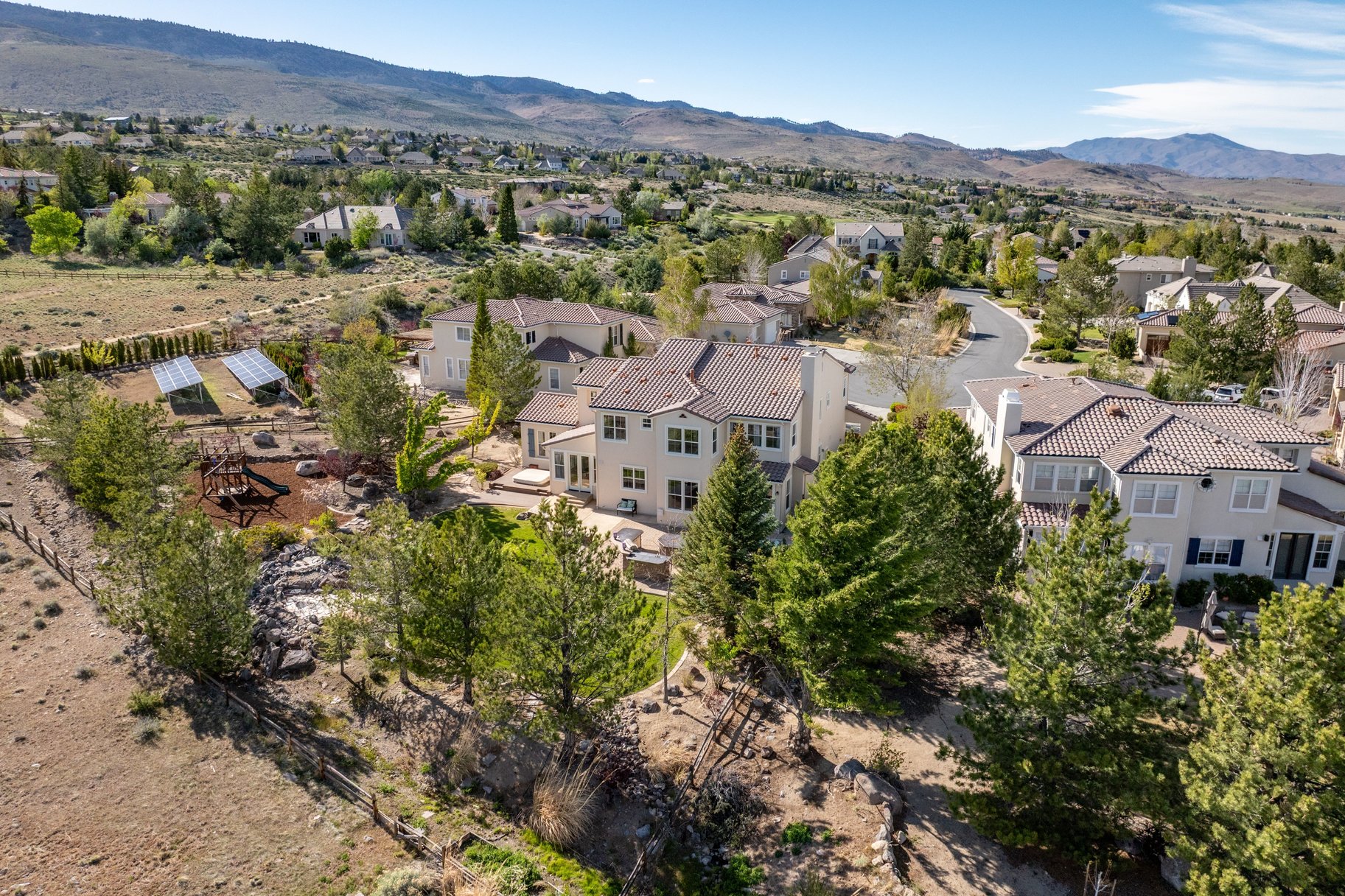  Spacious Retreat with Panoramic Views in a Premiere Gated Community - 物件實景