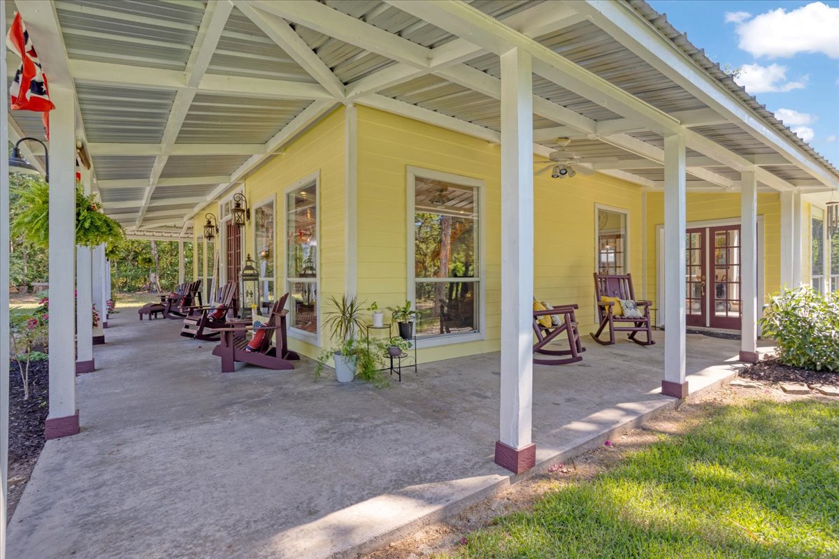 Bonham, Texas, 75418, United States, 6 Bedrooms Bedrooms, ,3 BathroomsBathrooms,Residential,For Sale,1983606