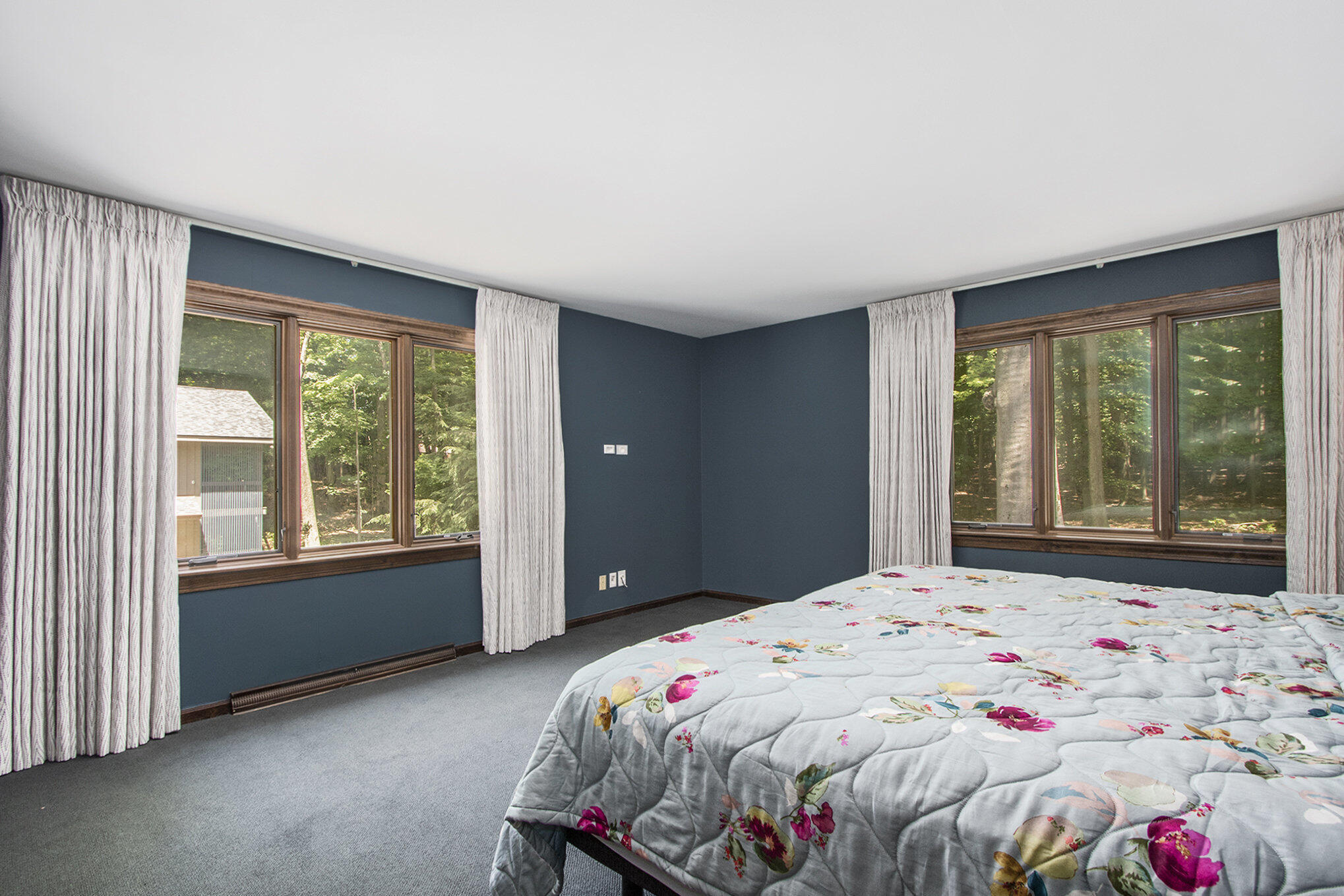 La Porte, Indiana, 46350, United States, 4 Bedrooms Bedrooms, ,4 BathroomsBathrooms,Residential,For Sale,1904805