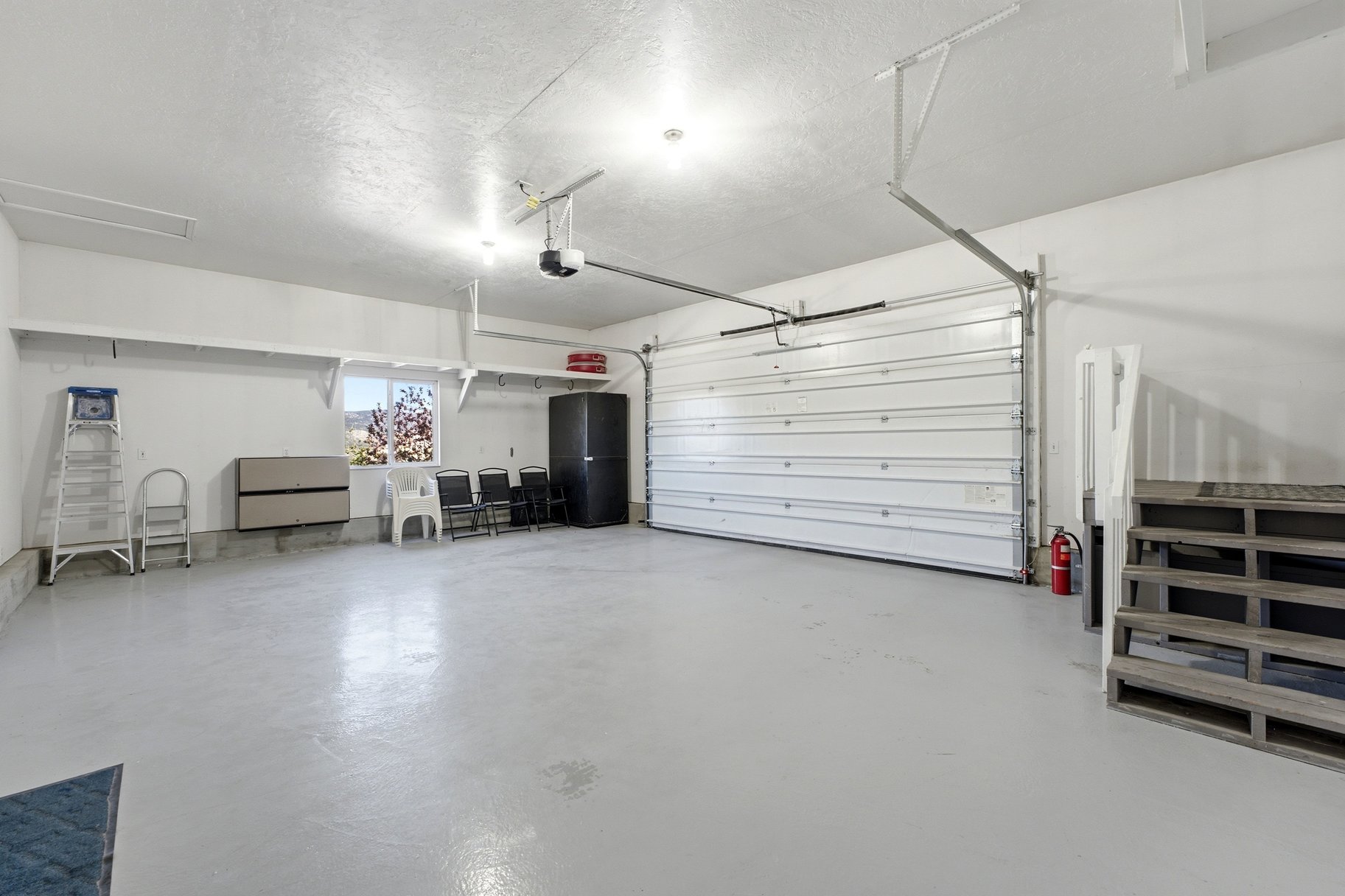  Custom Home with a 2400 Square Foot Shop with Plumbing and Electricity - 物件實景