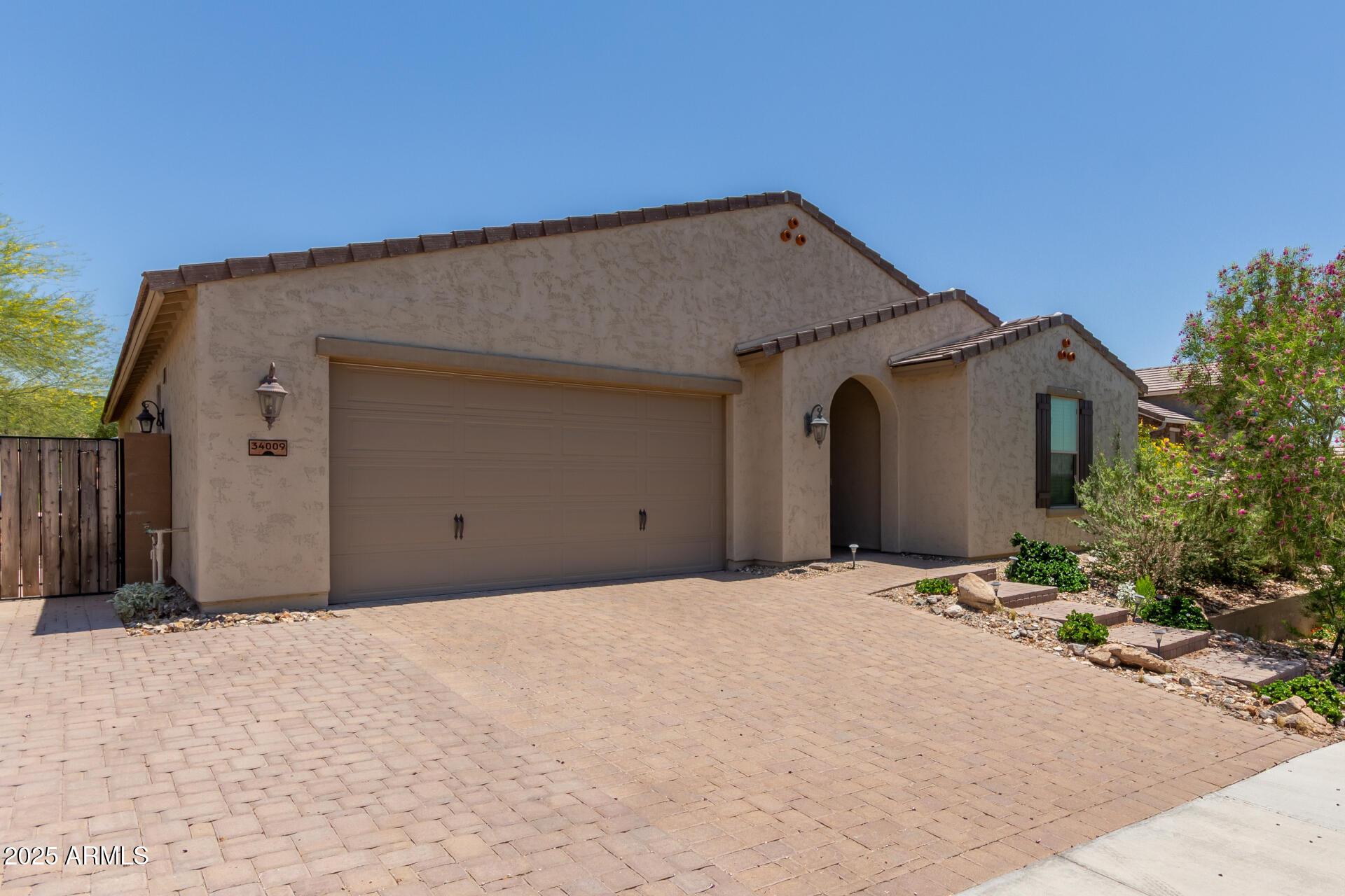 Phoenix, Arizona, 85085, United States, 4 Bedrooms Bedrooms, ,3 BathroomsBathrooms,Residential,For Sale,1937204