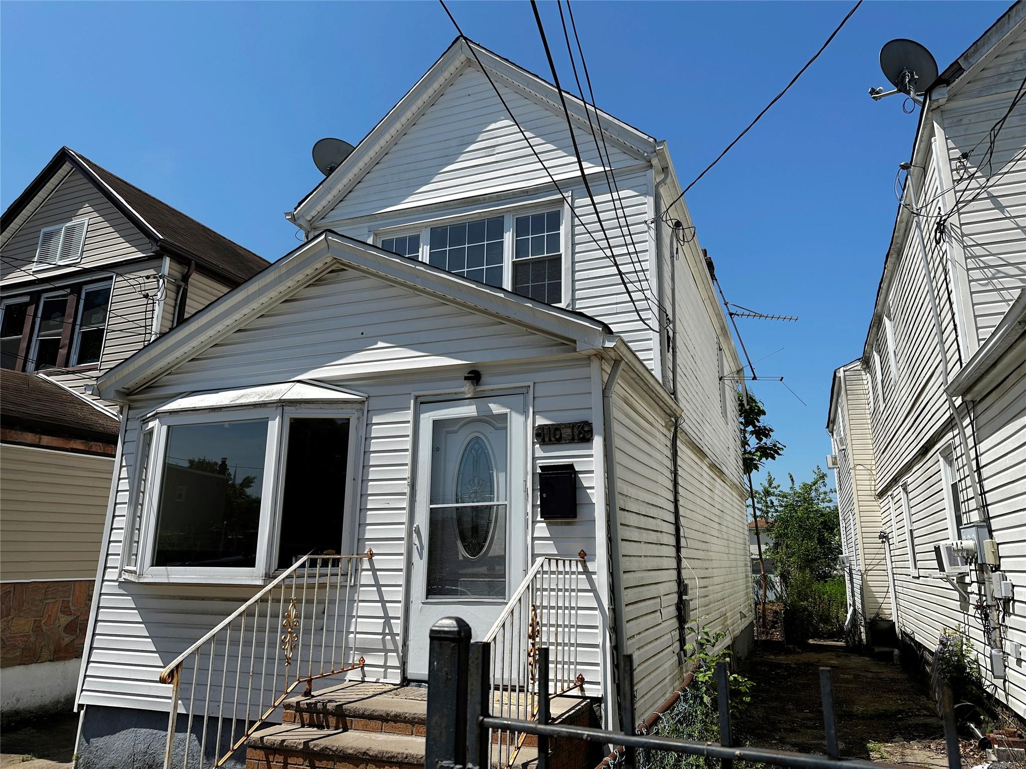 Jamaica, New York, 11433, United States, 3 Bedrooms Bedrooms, ,2 BathroomsBathrooms,Residential,For Sale,1883672