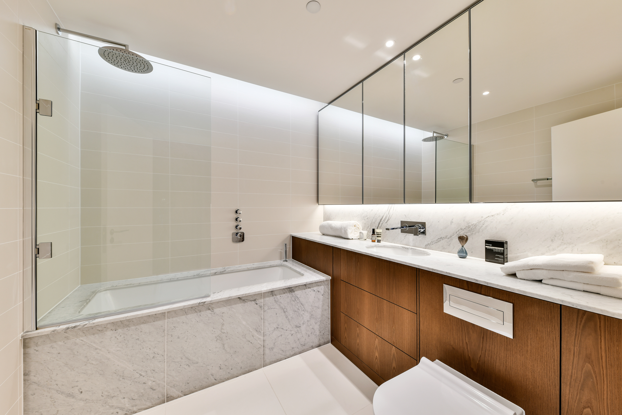  A light-filled three-bedroom apartment with three balconies in Chelsea Creek - 物件實景