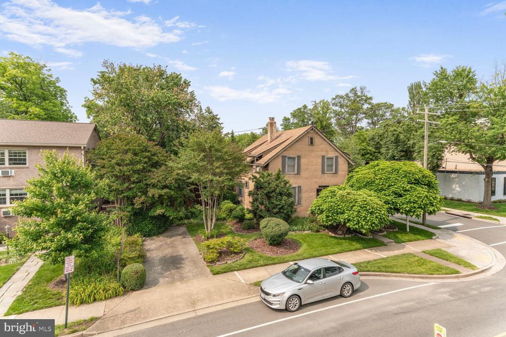 Arlington, Virginia, 22202, United States, 3 Bedrooms Bedrooms, ,1 BathroomBathrooms,Residential,For Sale,1904422
