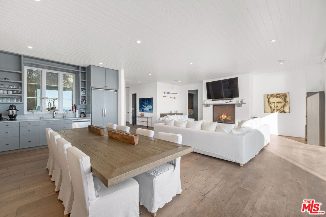 Malibu, California, 90265, United States, 3 Bedrooms Bedrooms, ,3 BathroomsBathrooms,Residential,For Sale,1918714