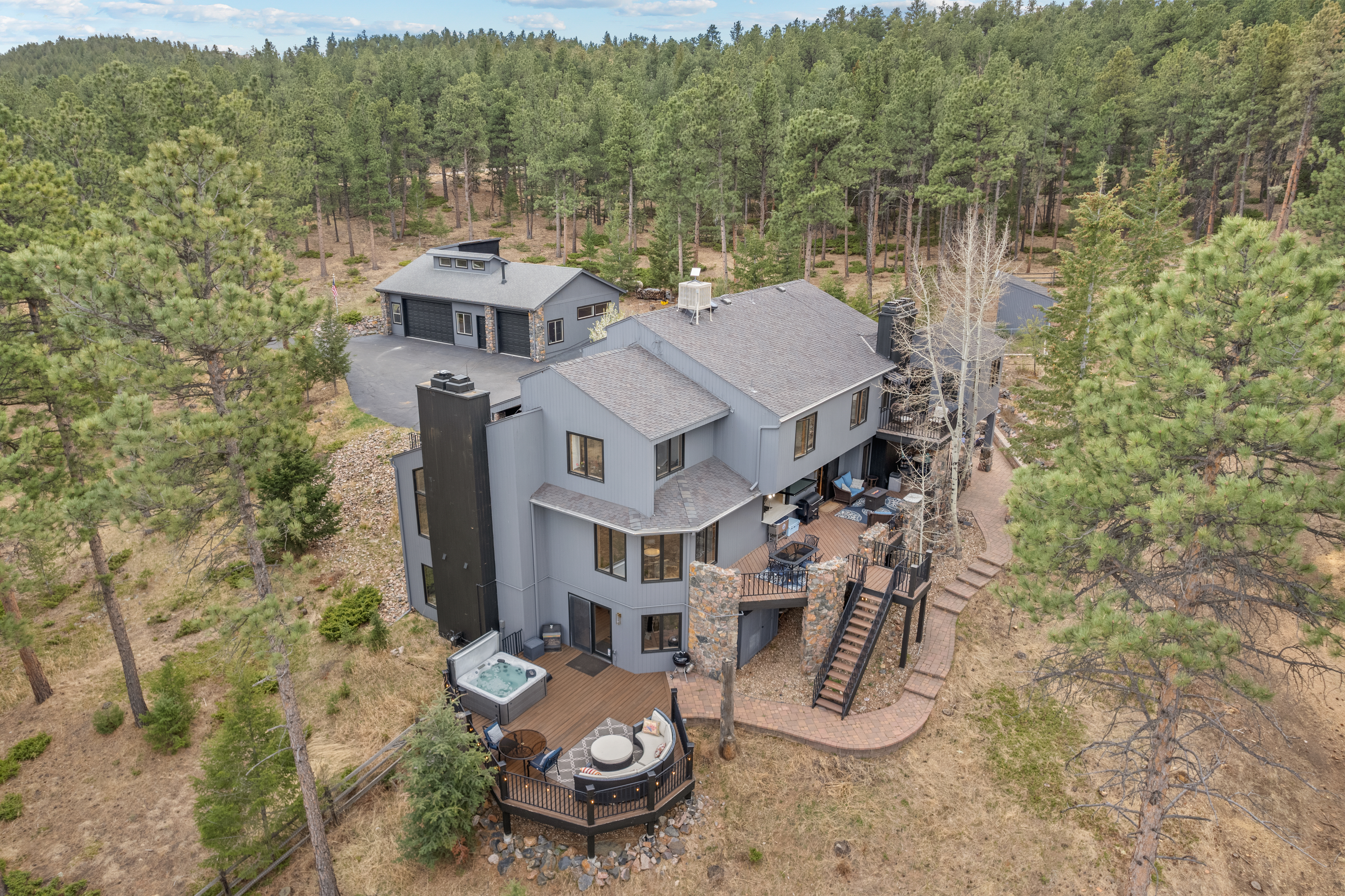  Discover the Pinnacle of Mountain Living at This Meticulously Reimagined Estate - 物件實景