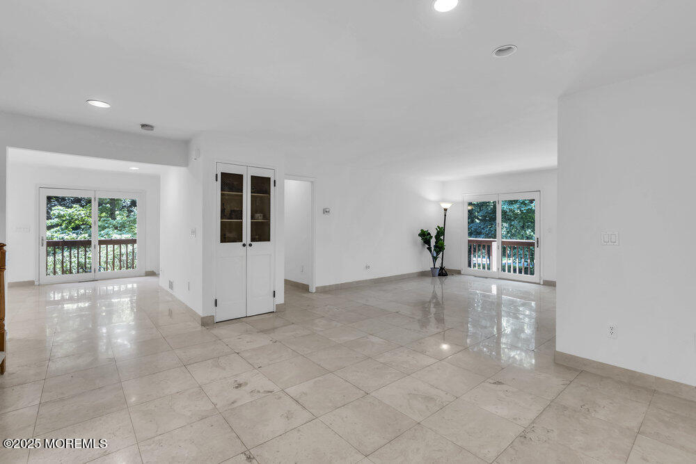 Red Bank, New Jersey, 07701, United States, 3 Bedrooms Bedrooms, ,5 BathroomsBathrooms,Residential,For Sale,1938827
