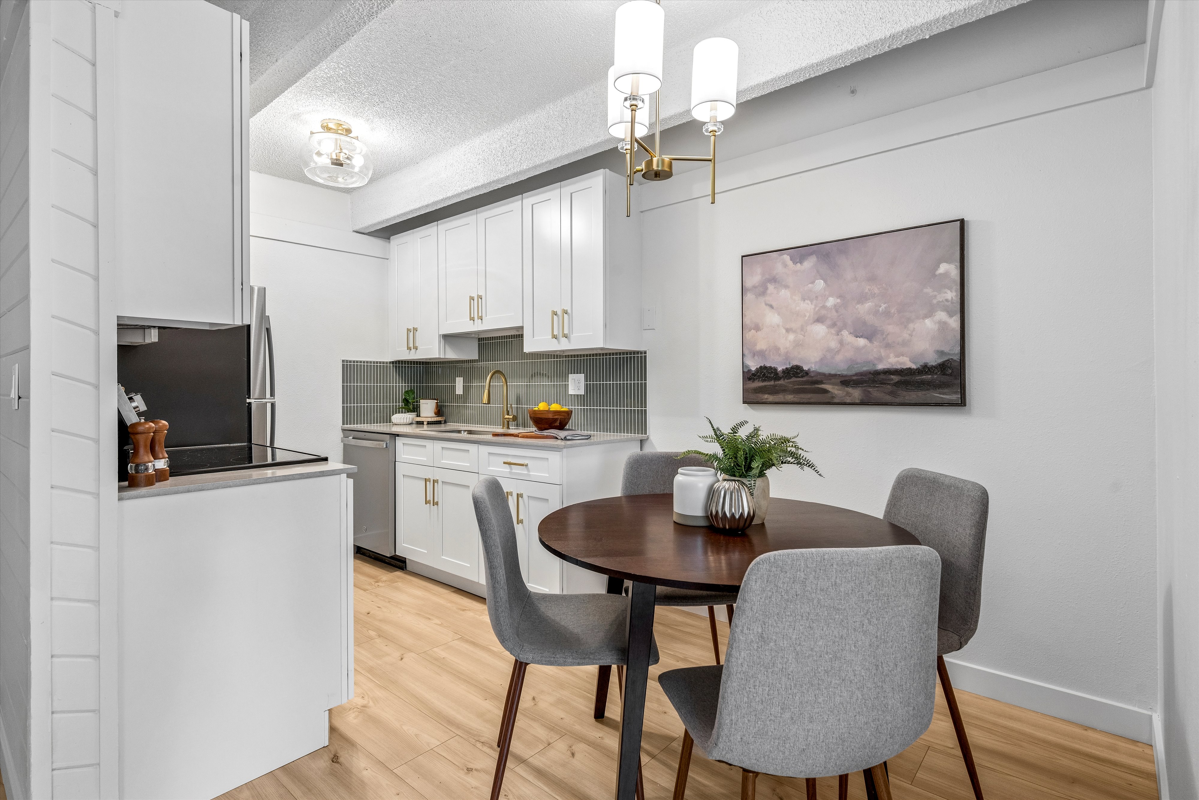  Beautifully Remodeled and Move-in Ready - 物件實景