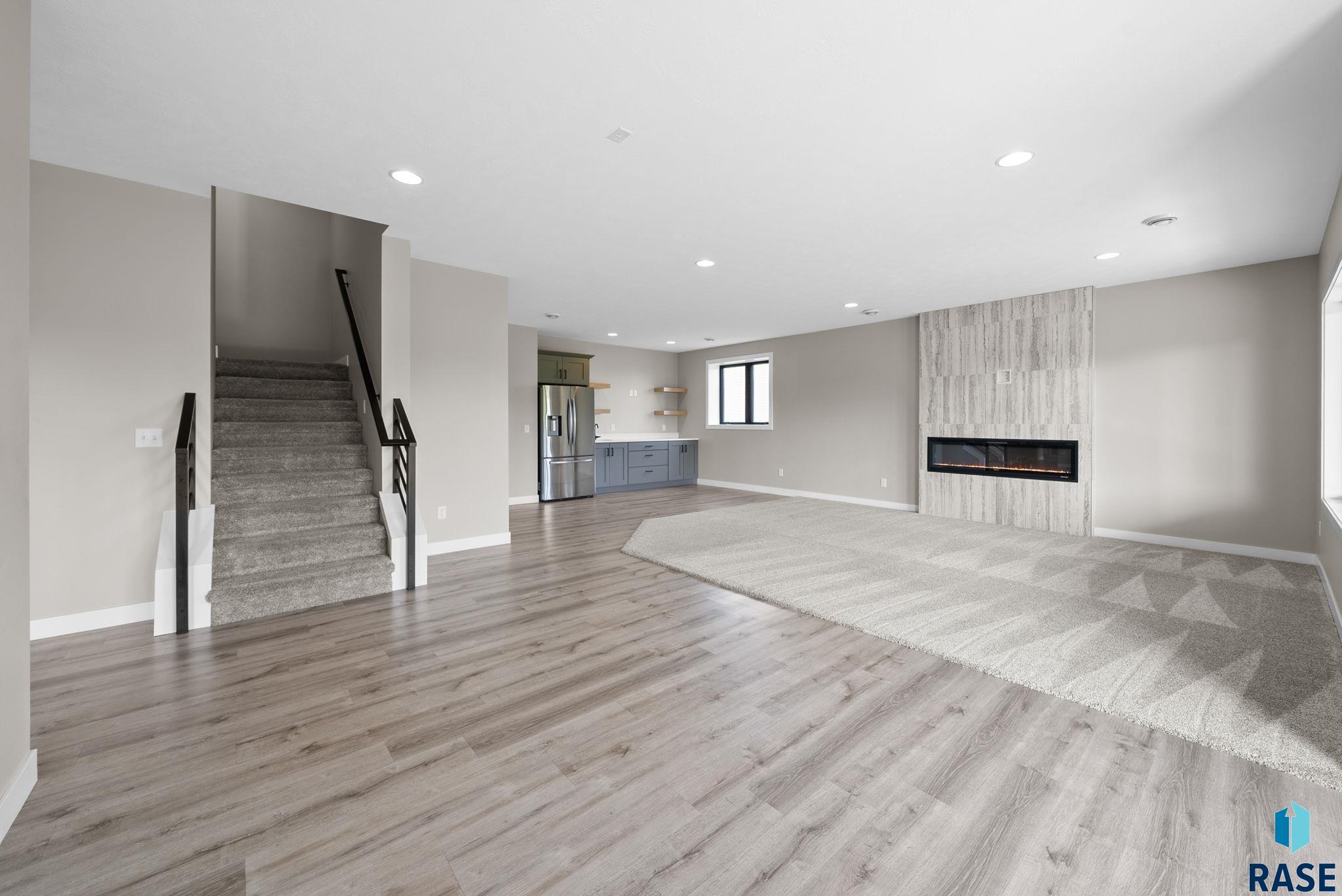 Sioux Falls, South Dakota, 57110, United States, 6 Bedrooms Bedrooms, ,4 BathroomsBathrooms,Residential,For Sale,1892157