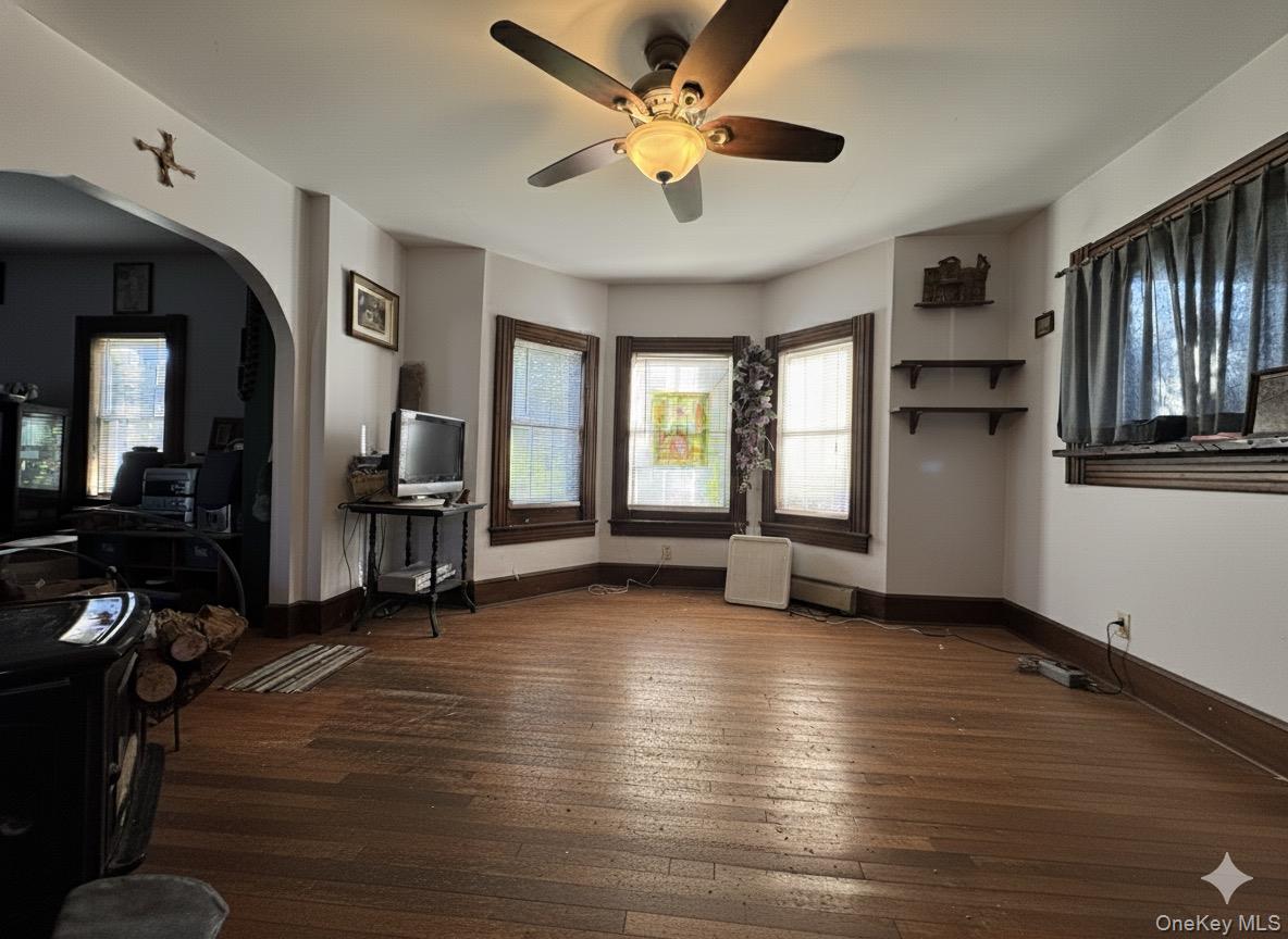 Glen Cove, New York, 11542, United States, 2 Bedrooms Bedrooms, ,2 BathroomsBathrooms,Residential,For Sale,1988144