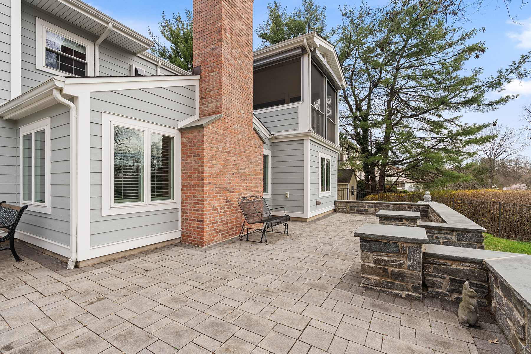  Custom Updated Neighborhood Bi-Level Style Home - 物件實景